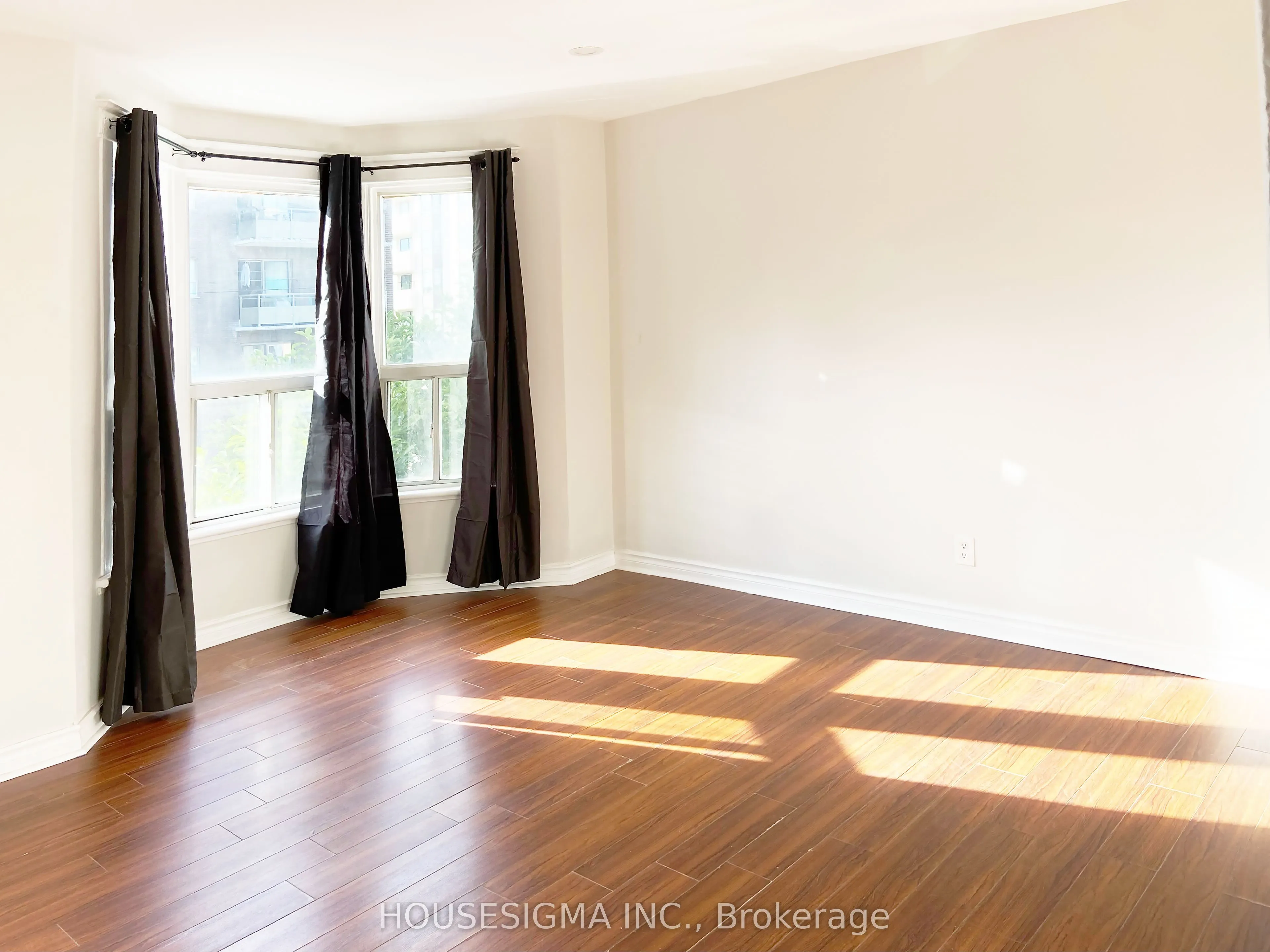 19 Erie Avenue, #Upper