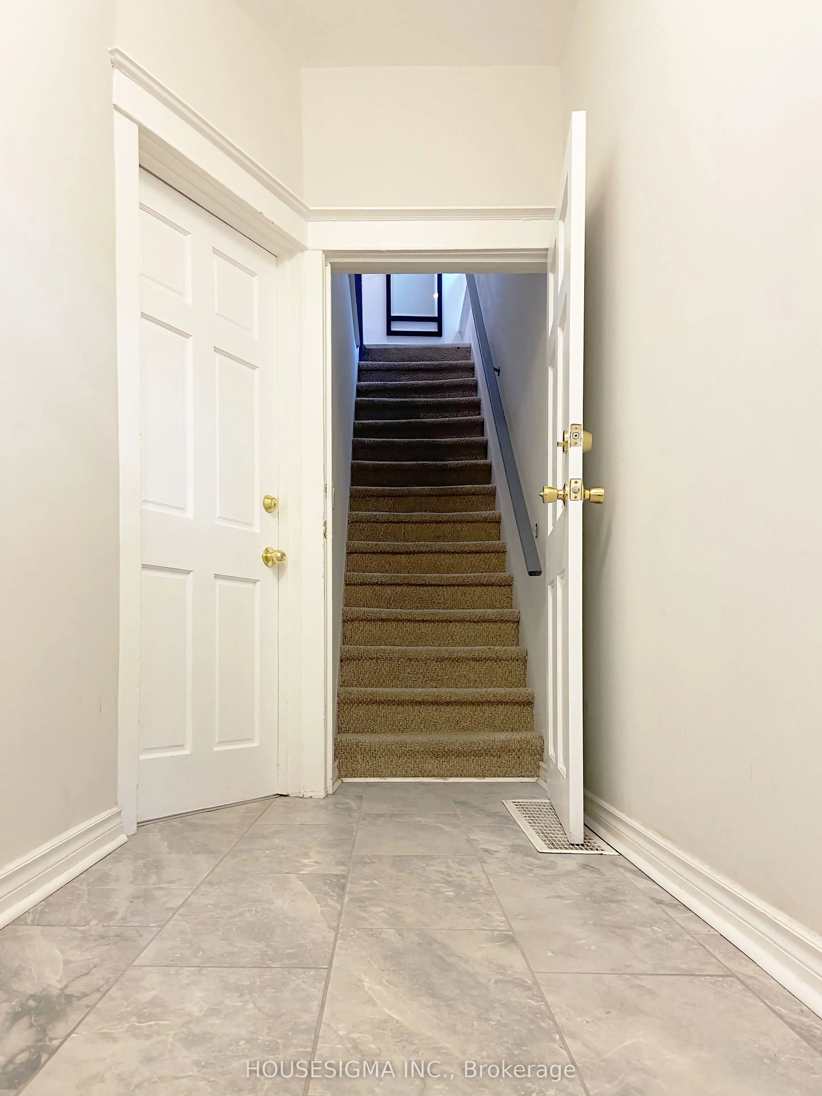 19 Erie Avenue, #Upper