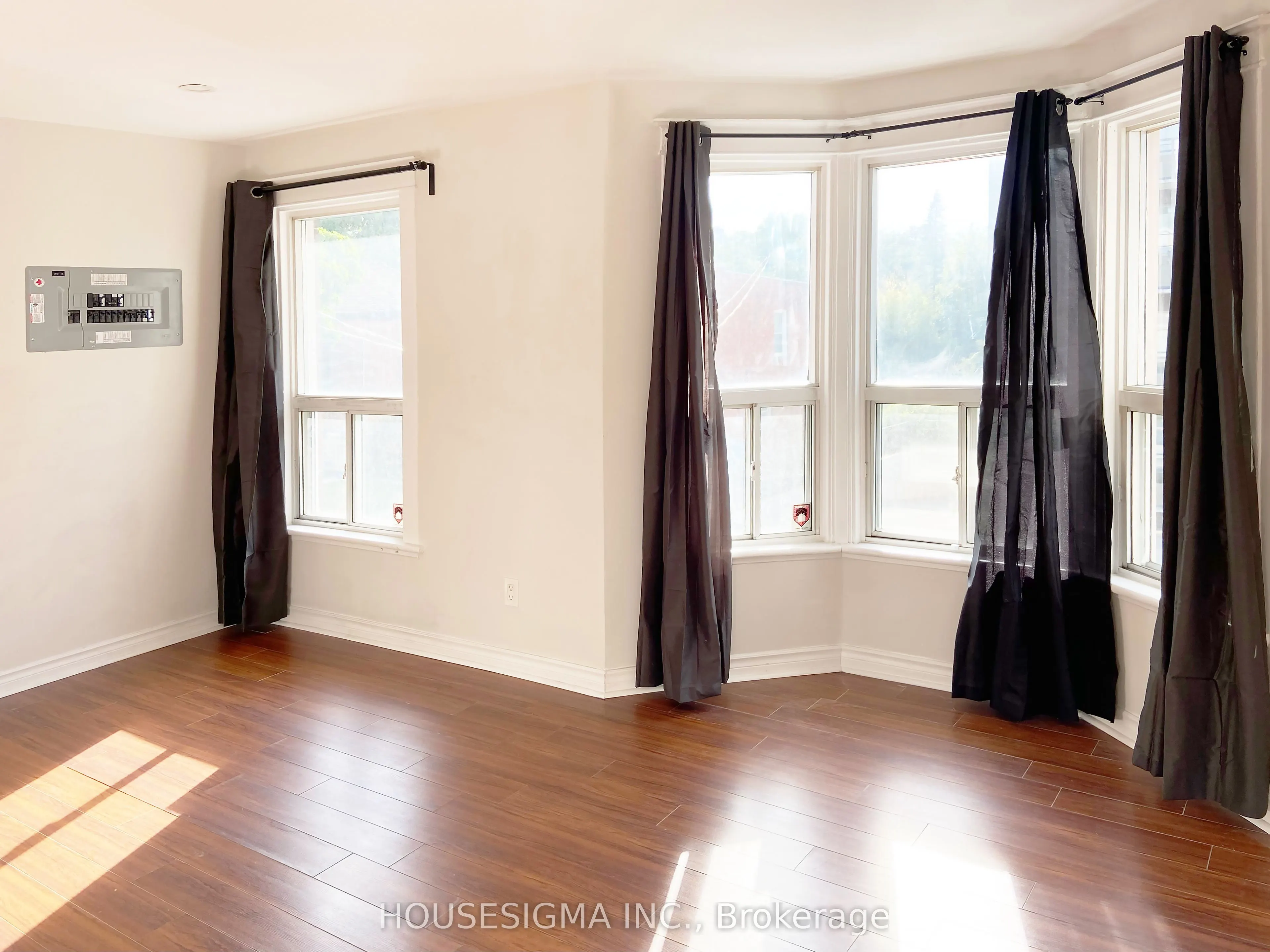 19 Erie Avenue, #Upper