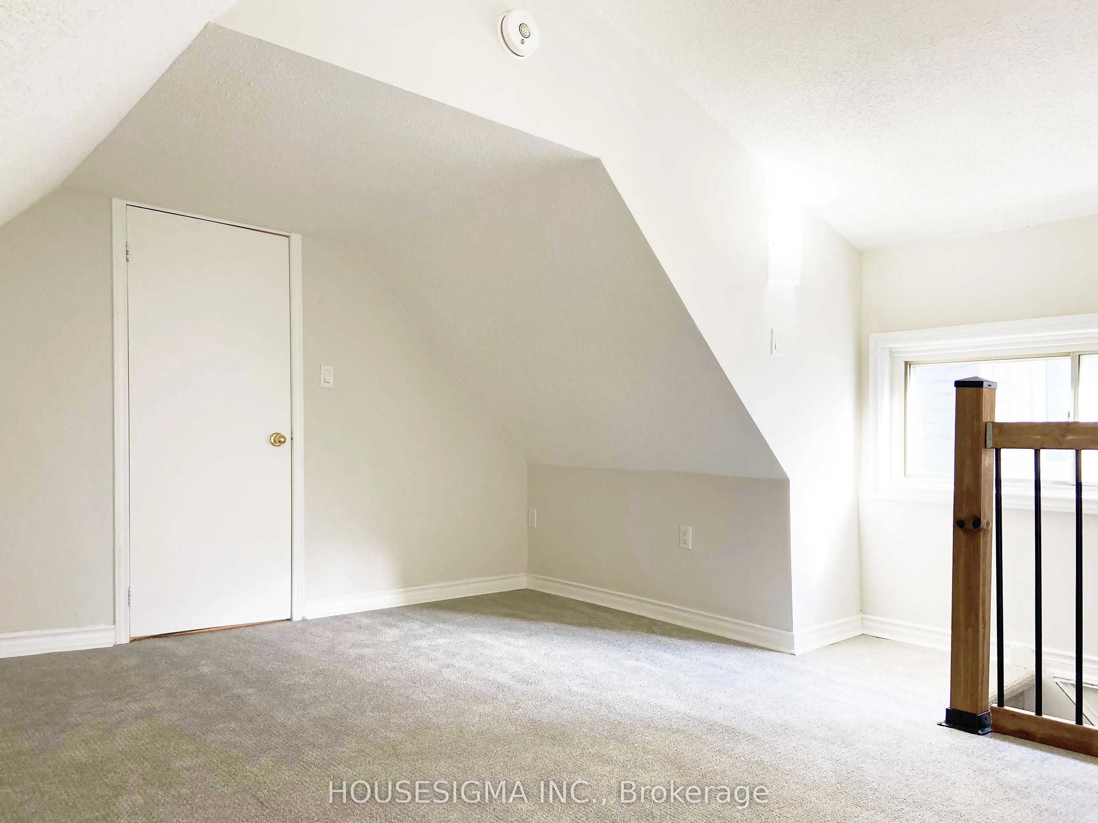 19 Erie Avenue, #Upper