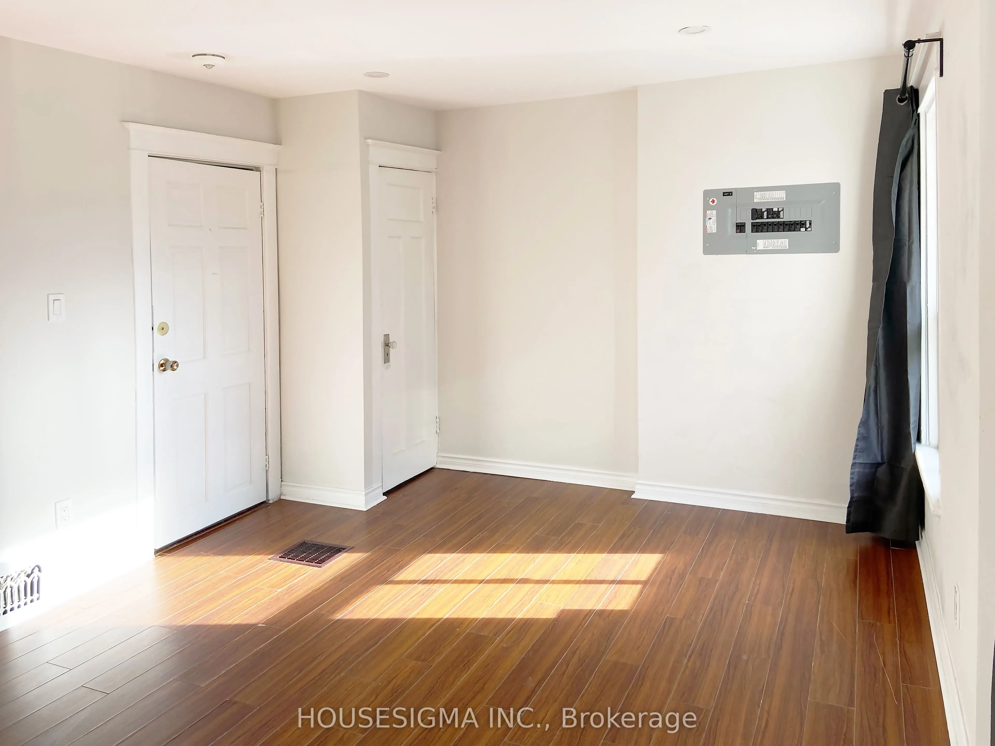 19 Erie Avenue, #Upper