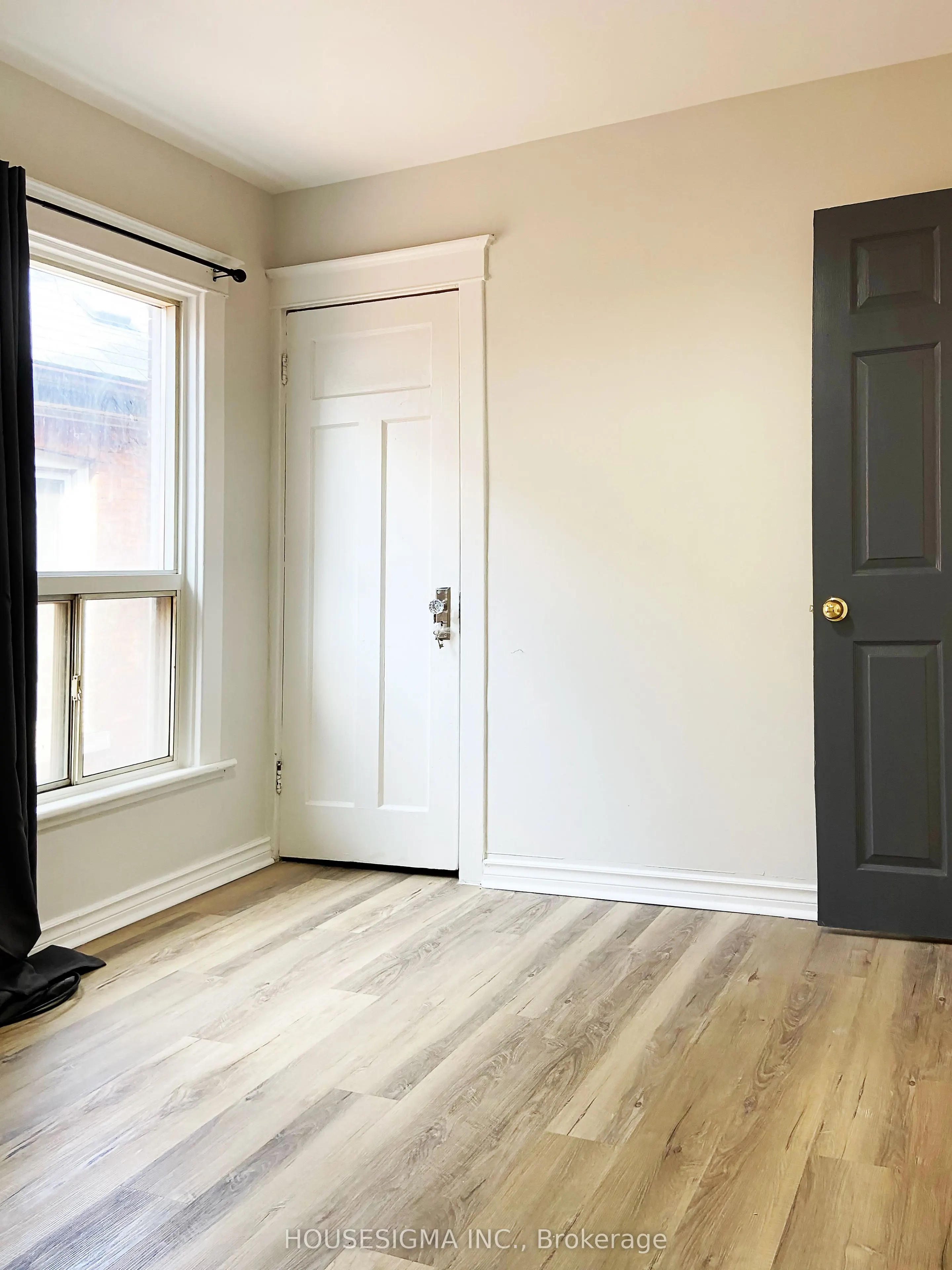 19 Erie Avenue, #Upper