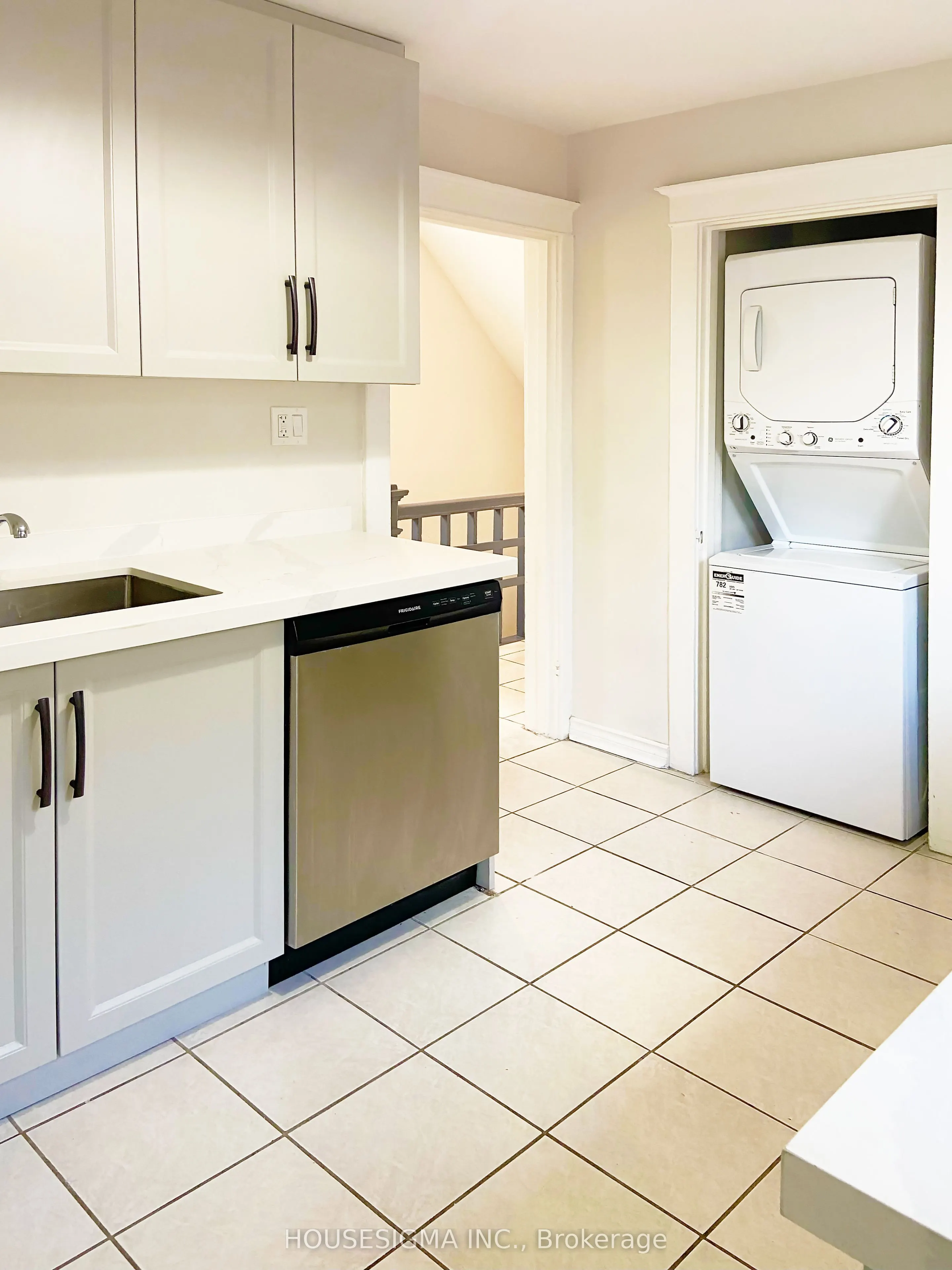 19 Erie Avenue, #Upper