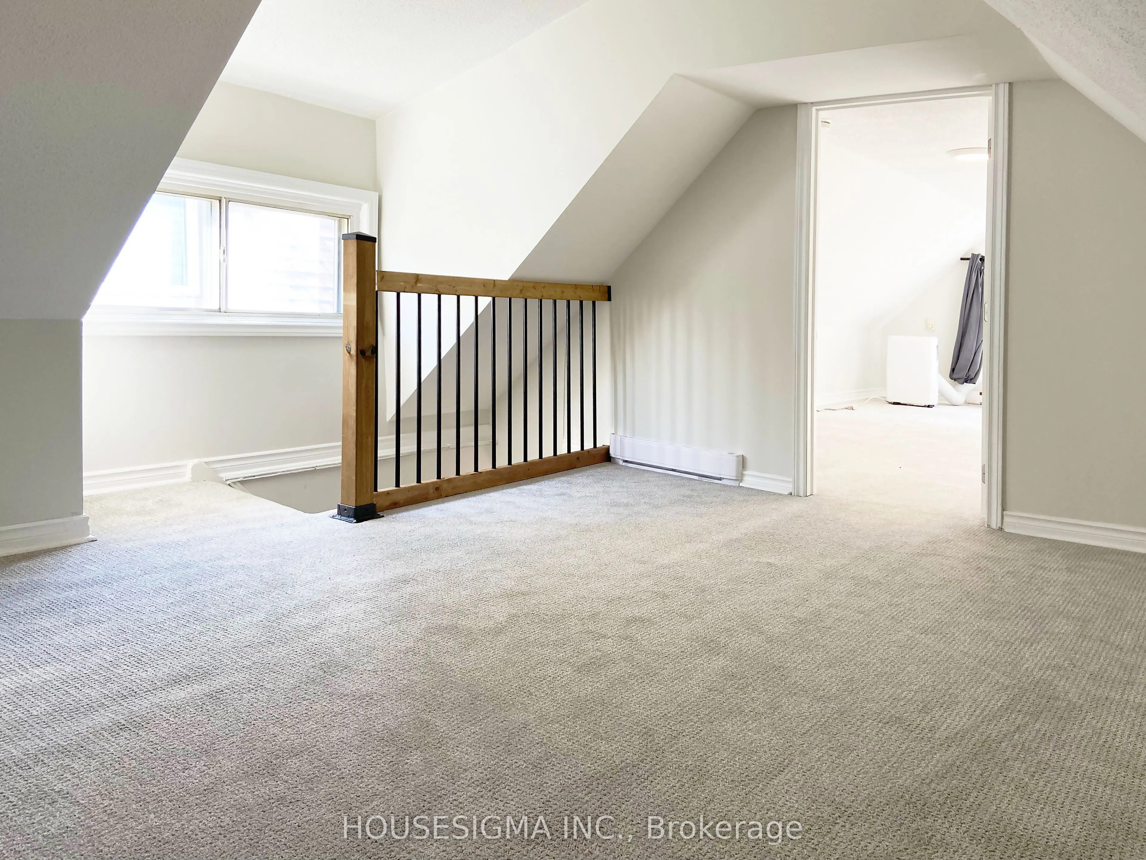 19 Erie Avenue, #Upper