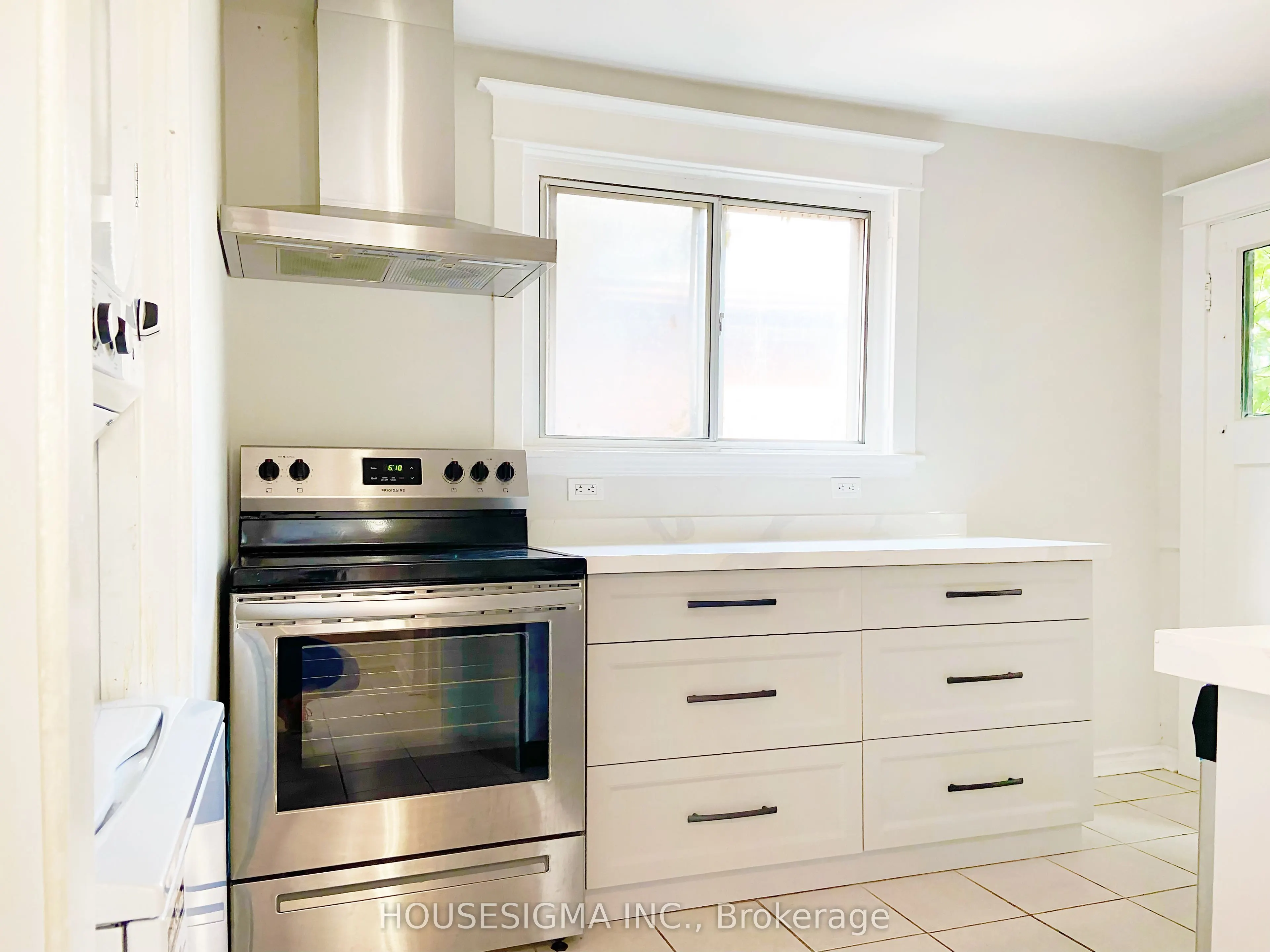 19 Erie Avenue, #Upper