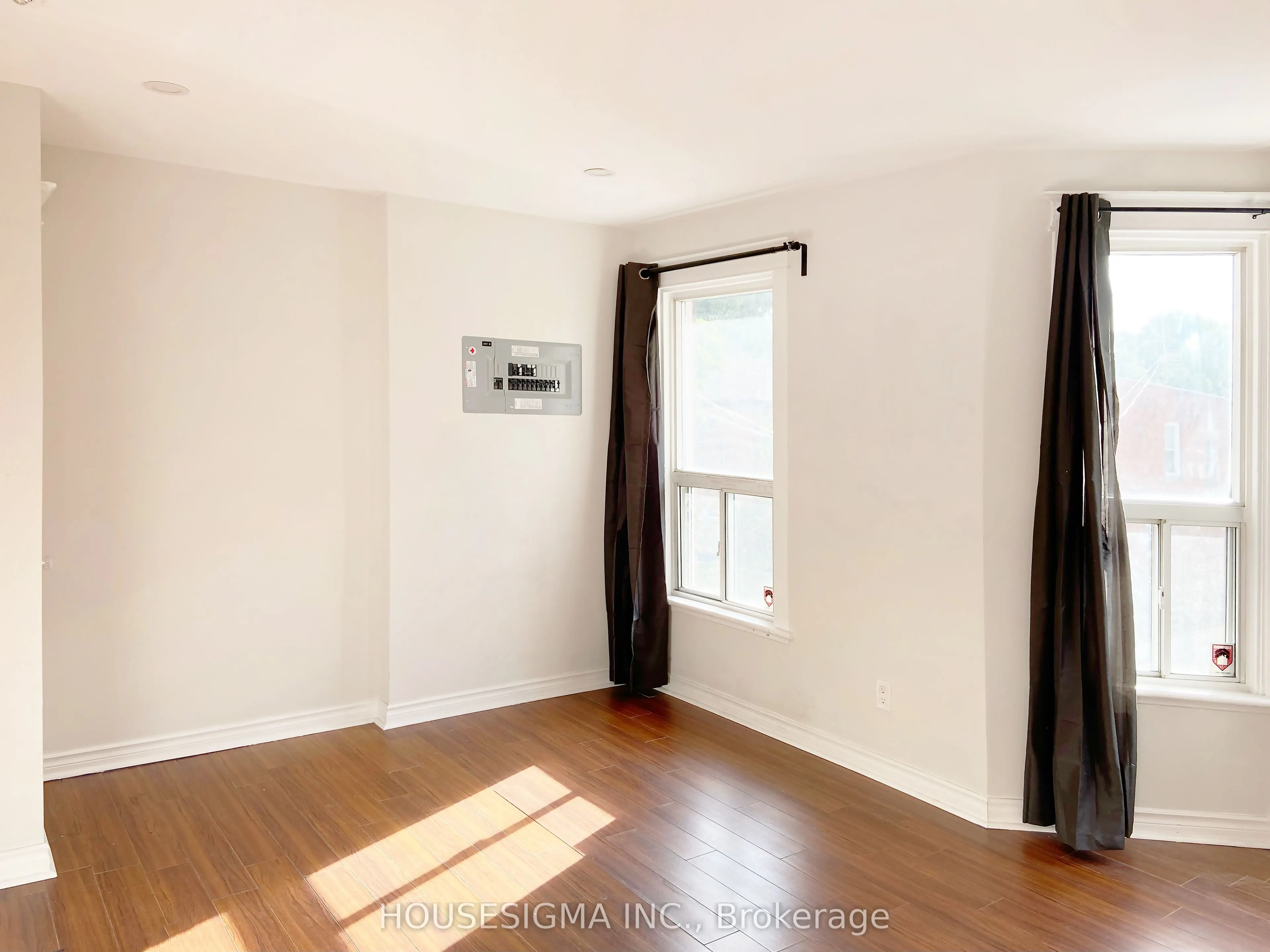19 Erie Avenue, #Upper
