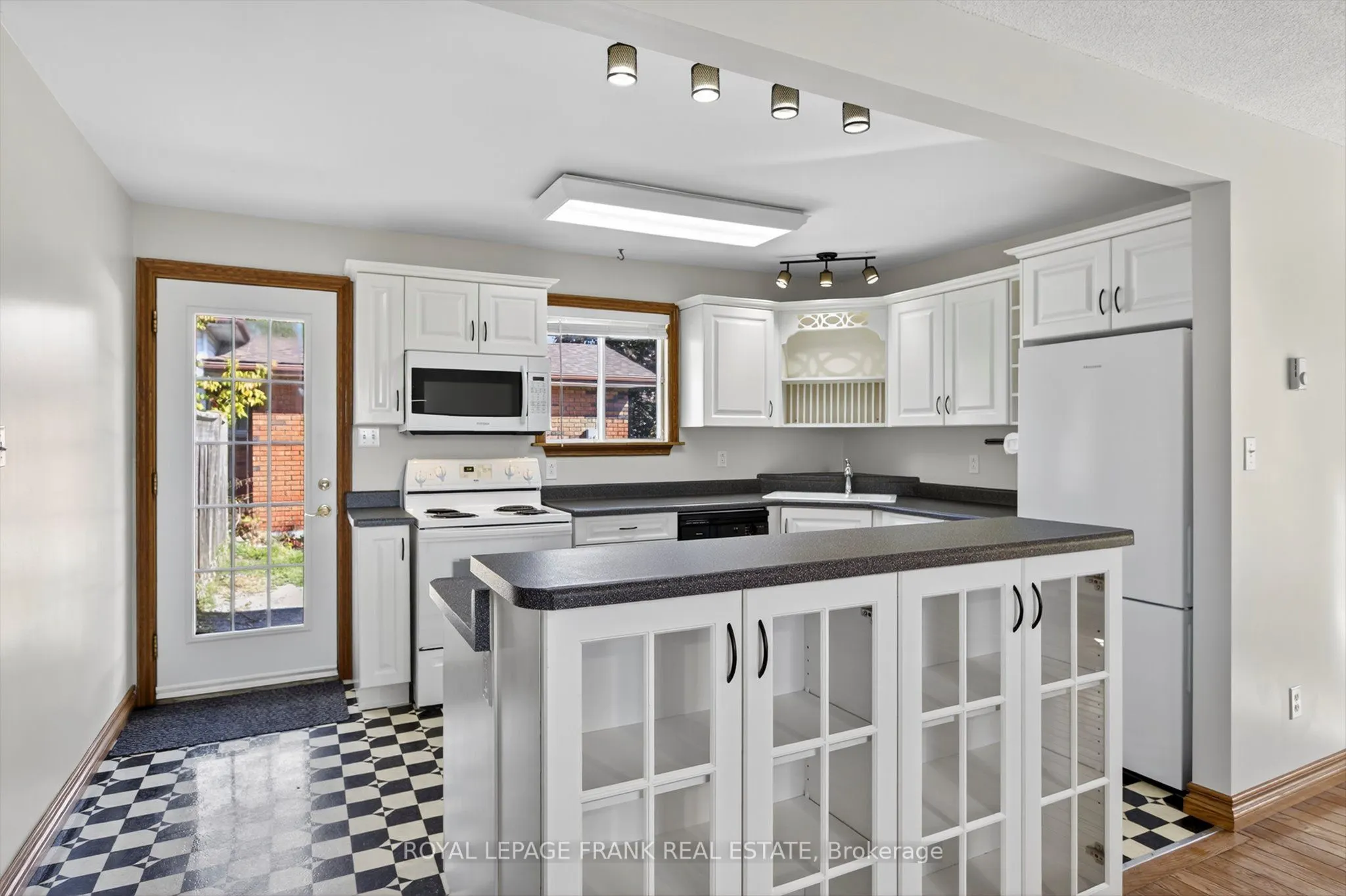 20 Colbourne St Street