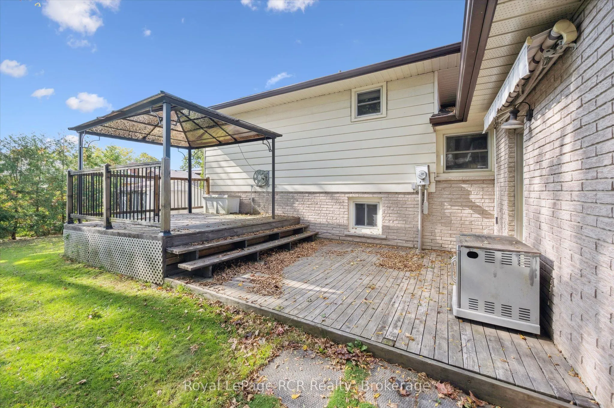 551 Oakview Crescent