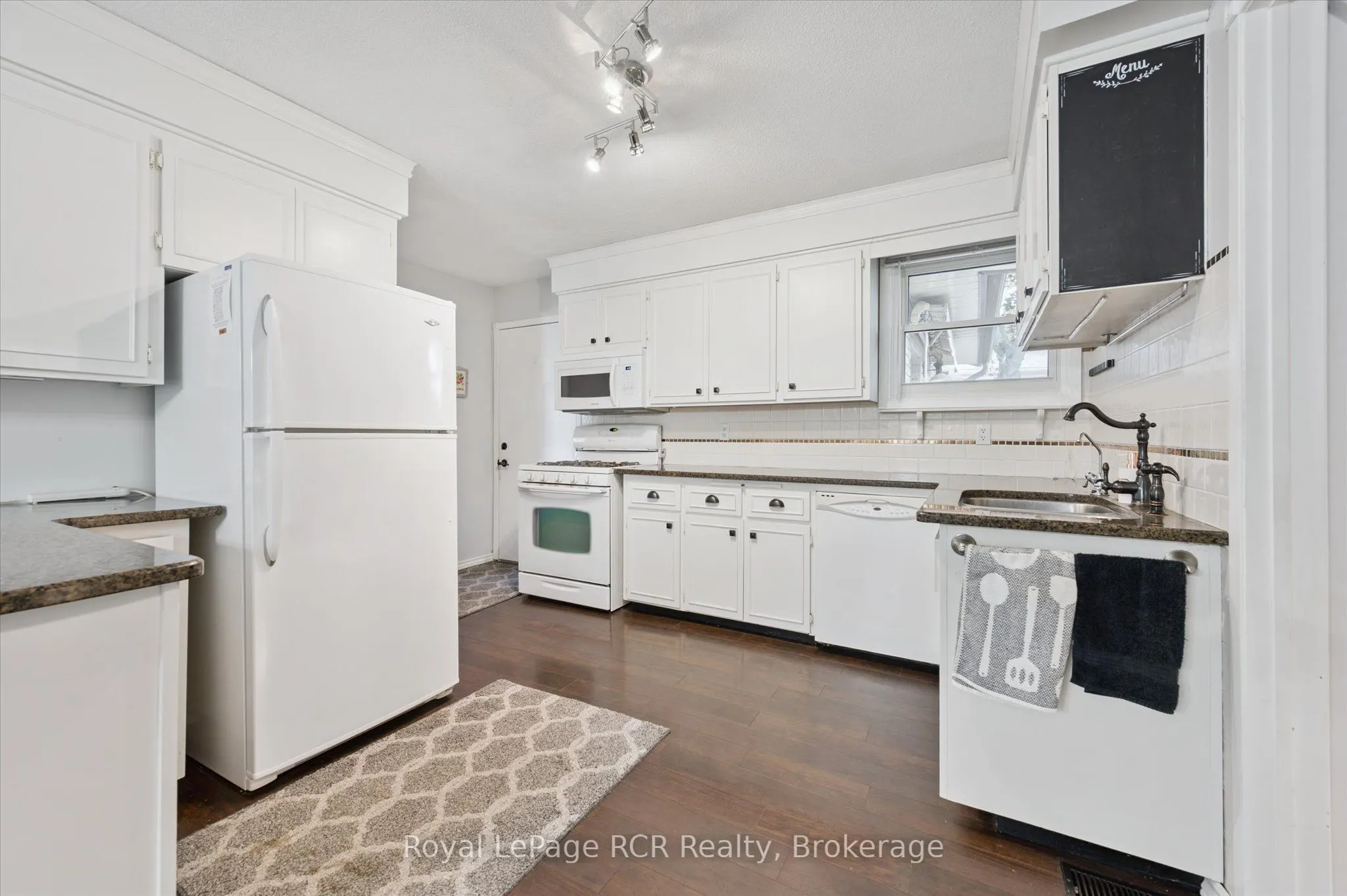 551 Oakview Crescent