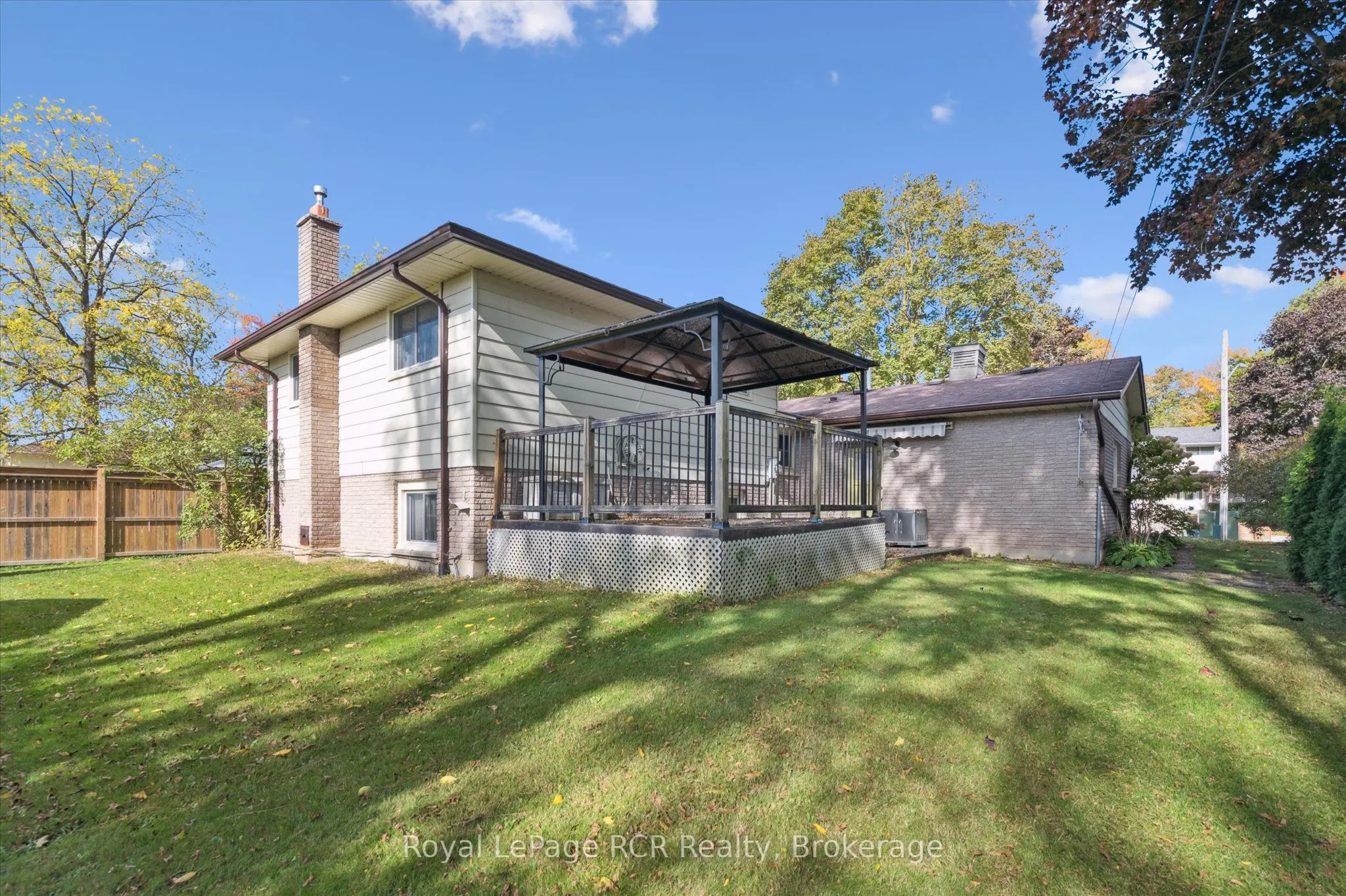 551 Oakview Crescent