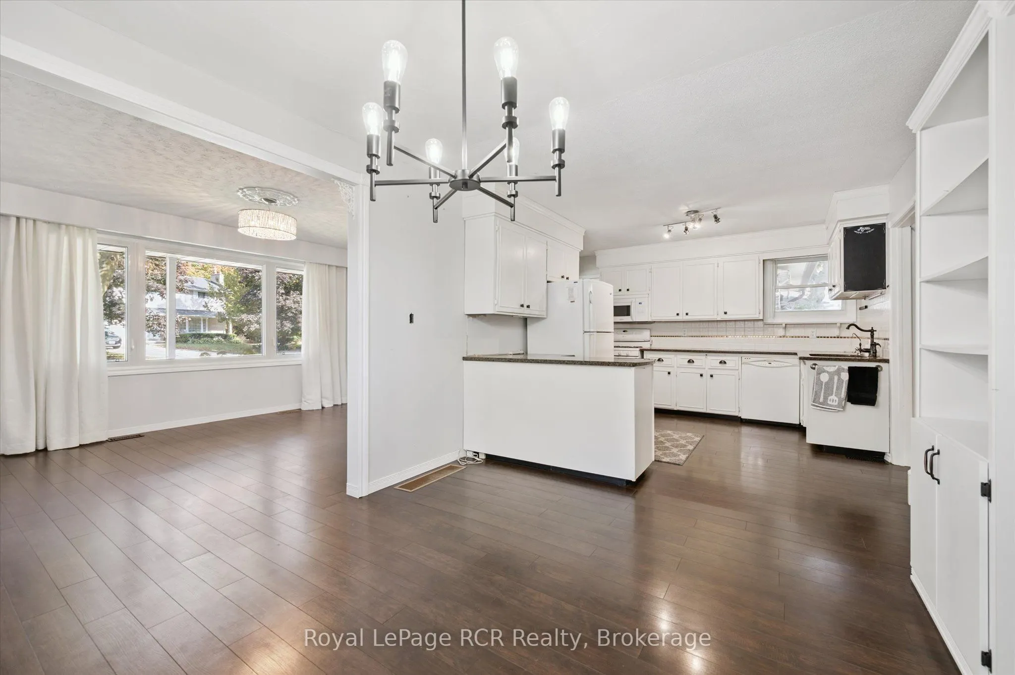 551 Oakview Crescent