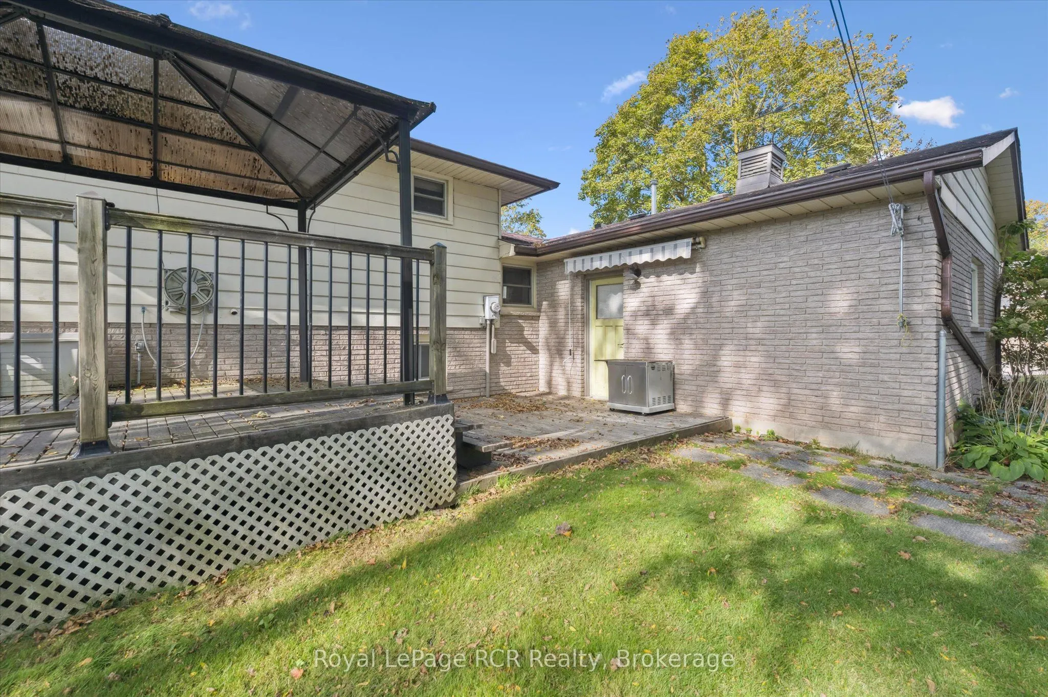 551 Oakview Crescent