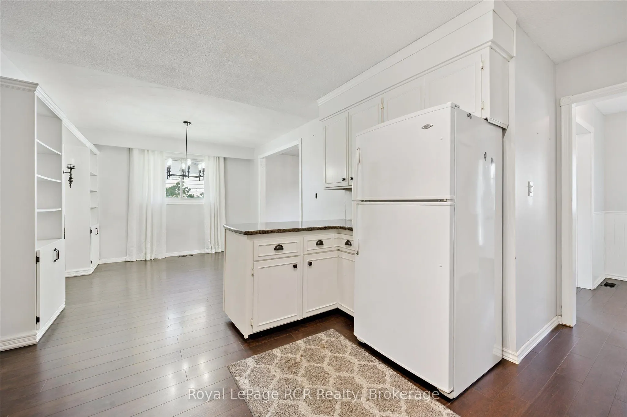 551 Oakview Crescent