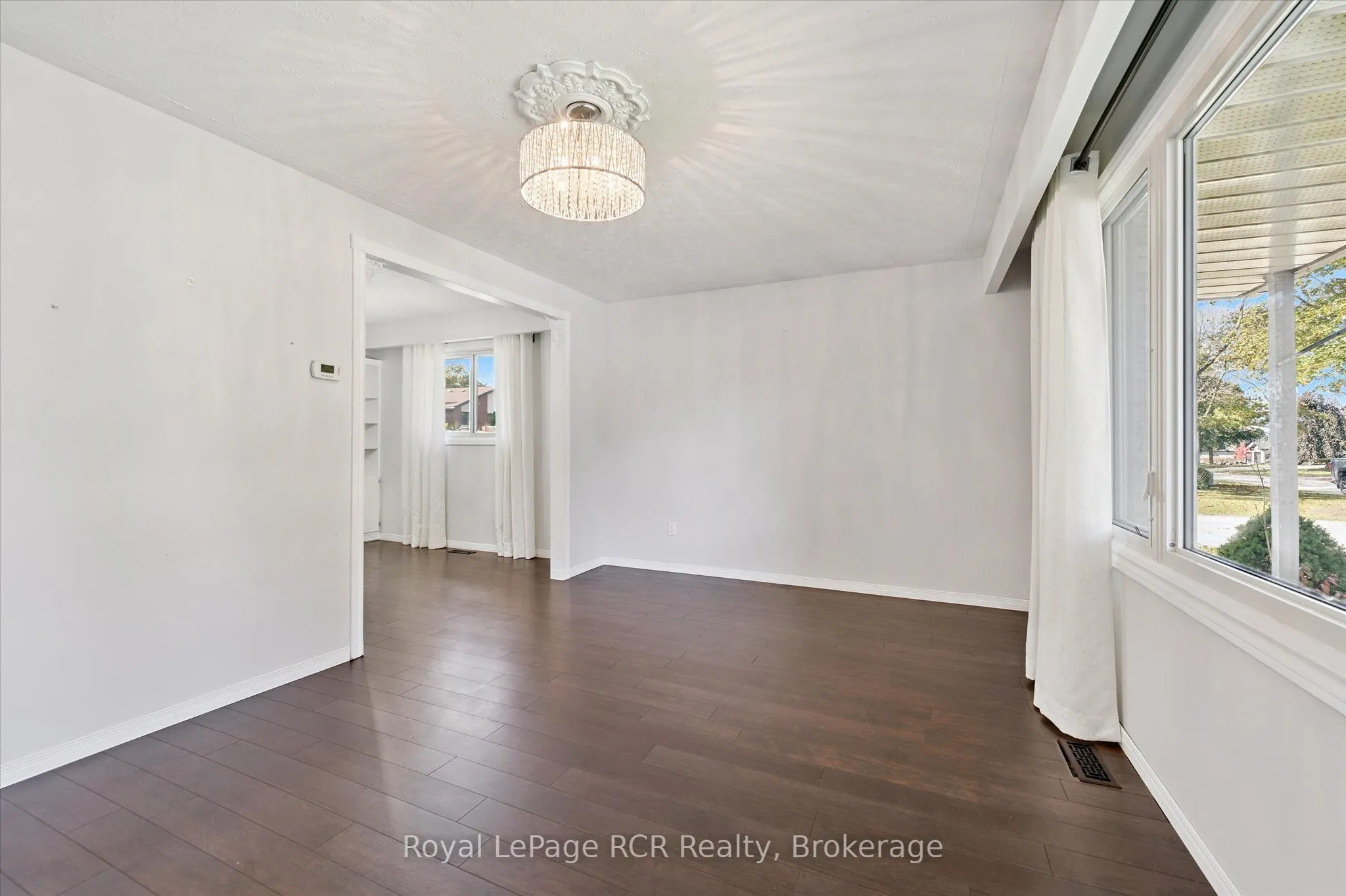 551 Oakview Crescent