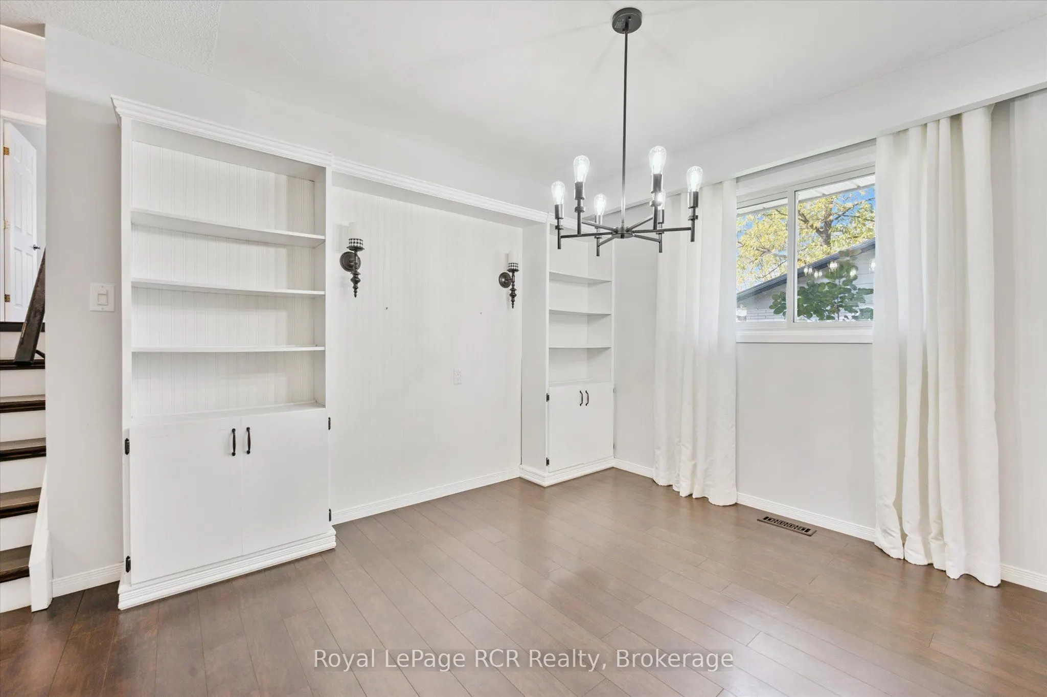 551 Oakview Crescent