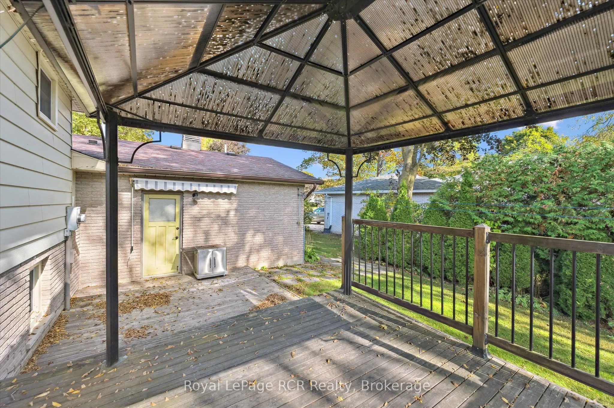 551 Oakview Crescent