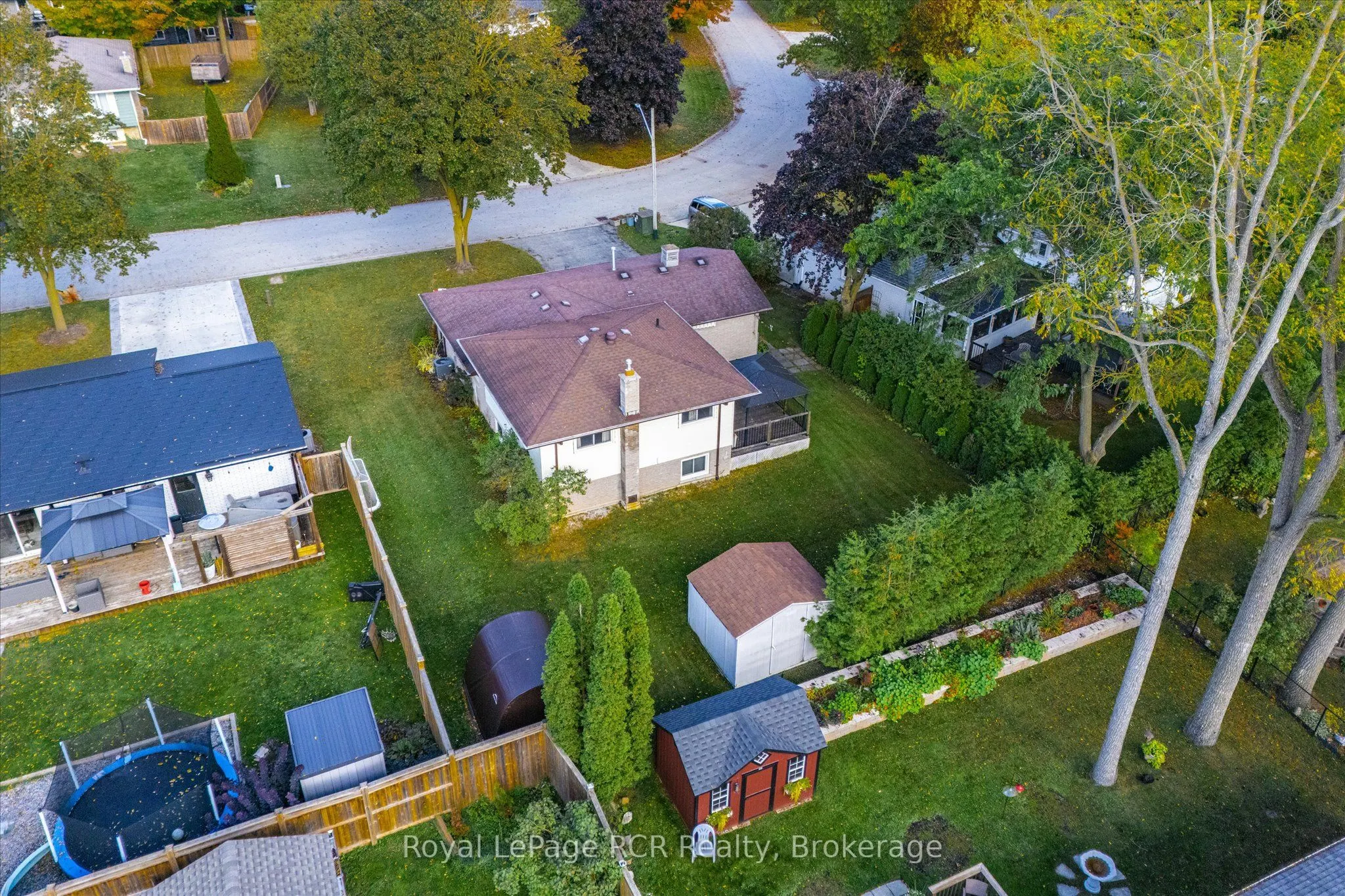 551 Oakview Crescent