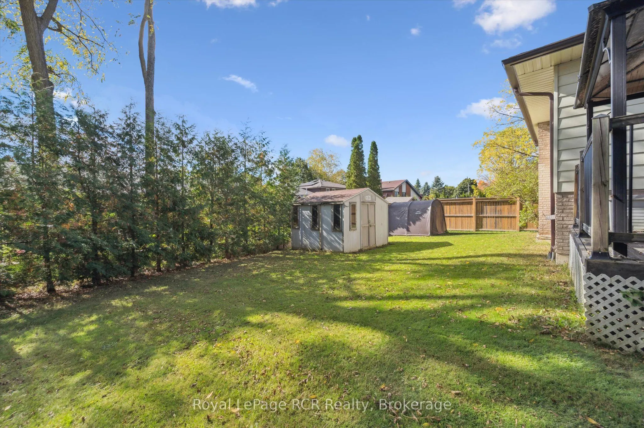 551 Oakview Crescent