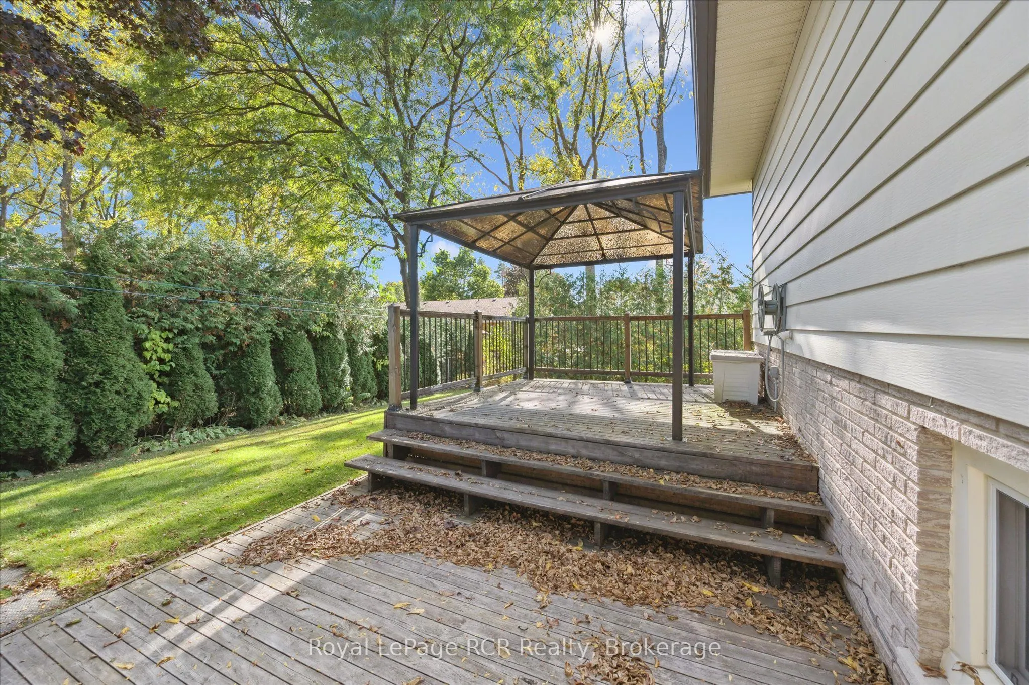 551 Oakview Crescent