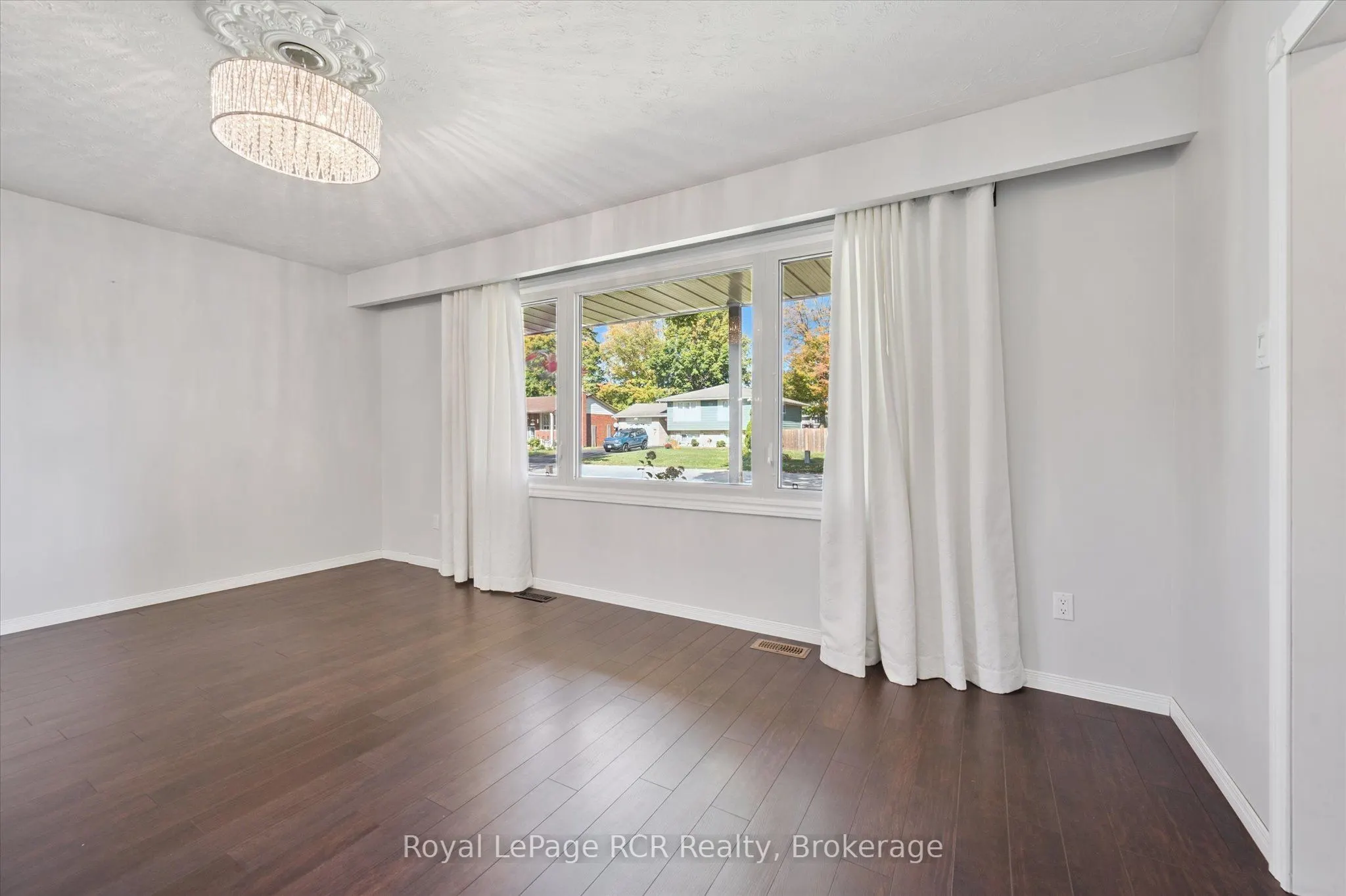 551 Oakview Crescent