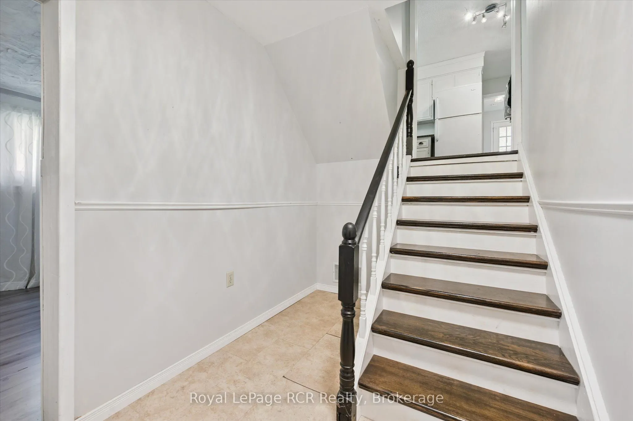 551 Oakview Crescent
