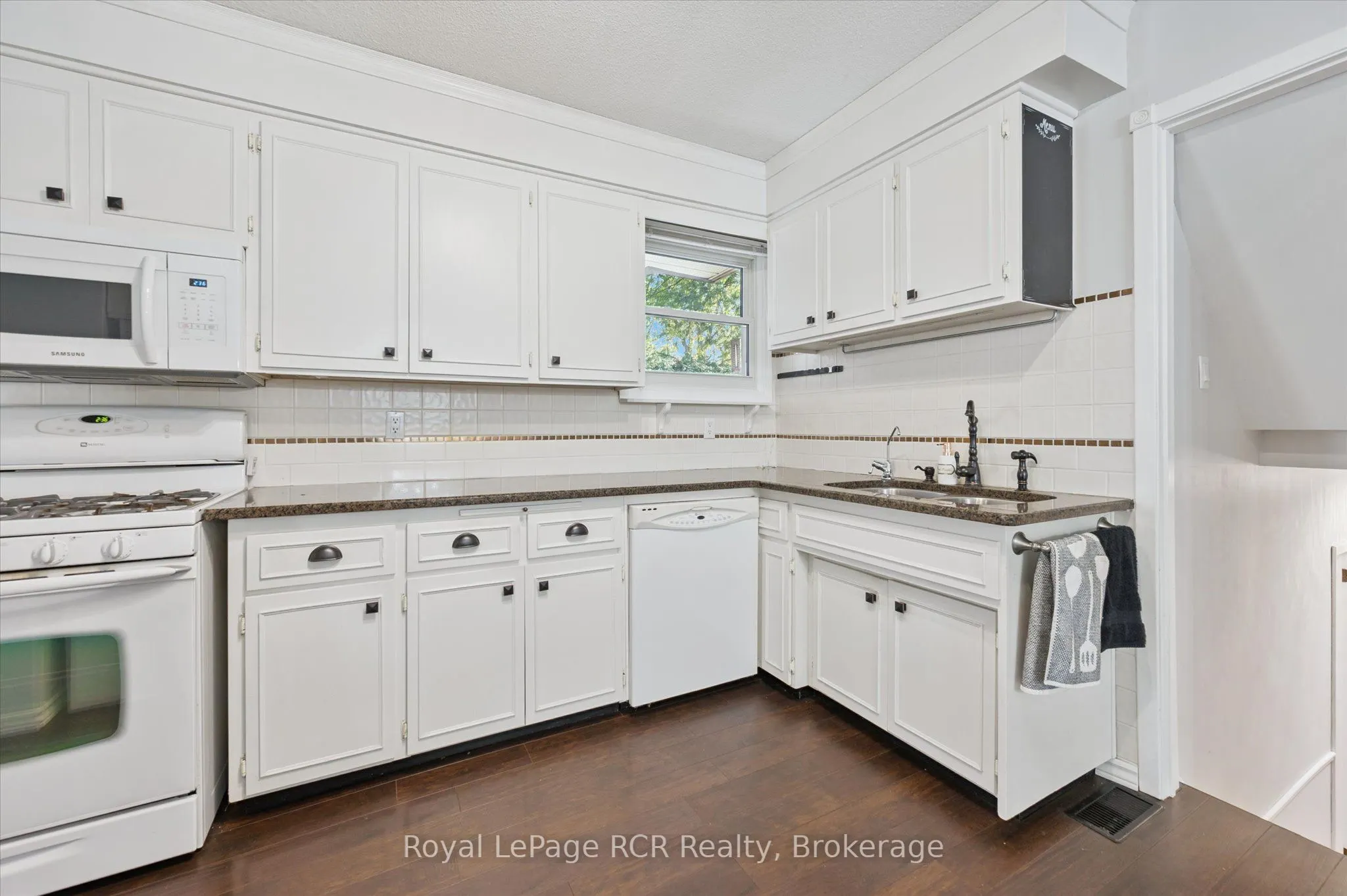 551 Oakview Crescent