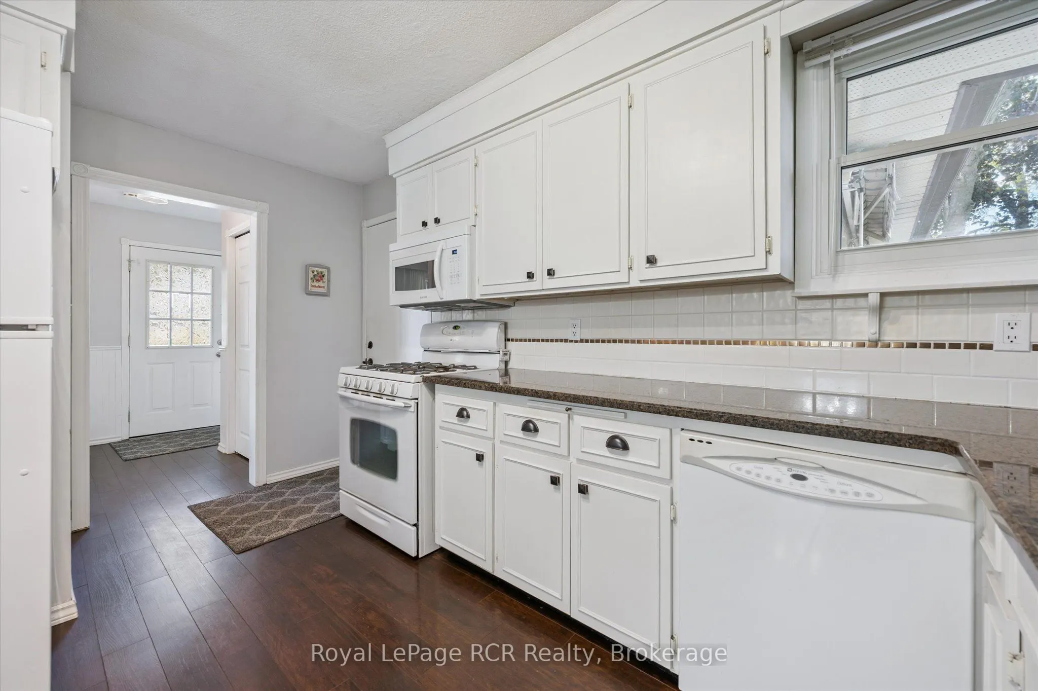 551 Oakview Crescent