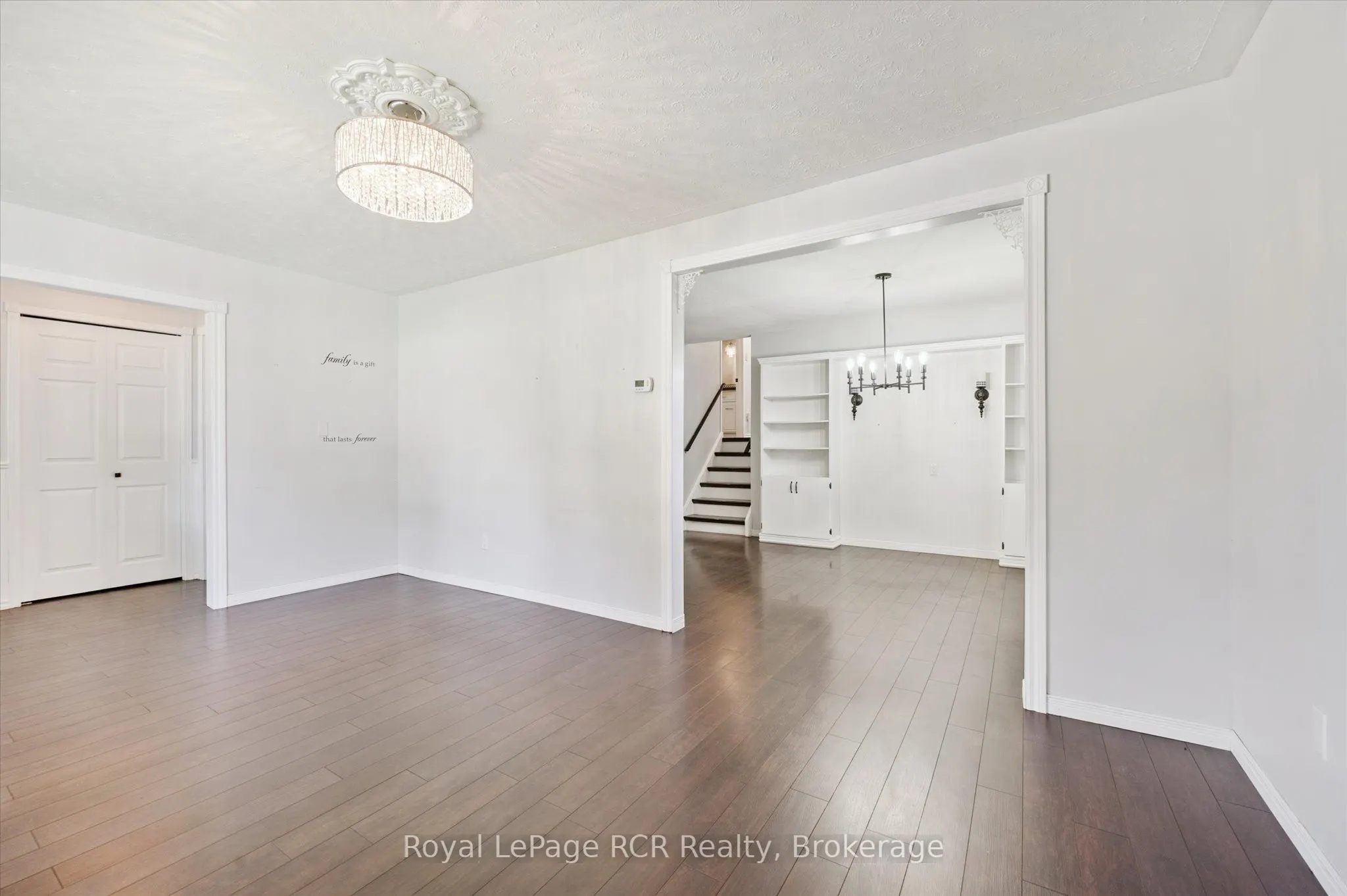 551 Oakview Crescent