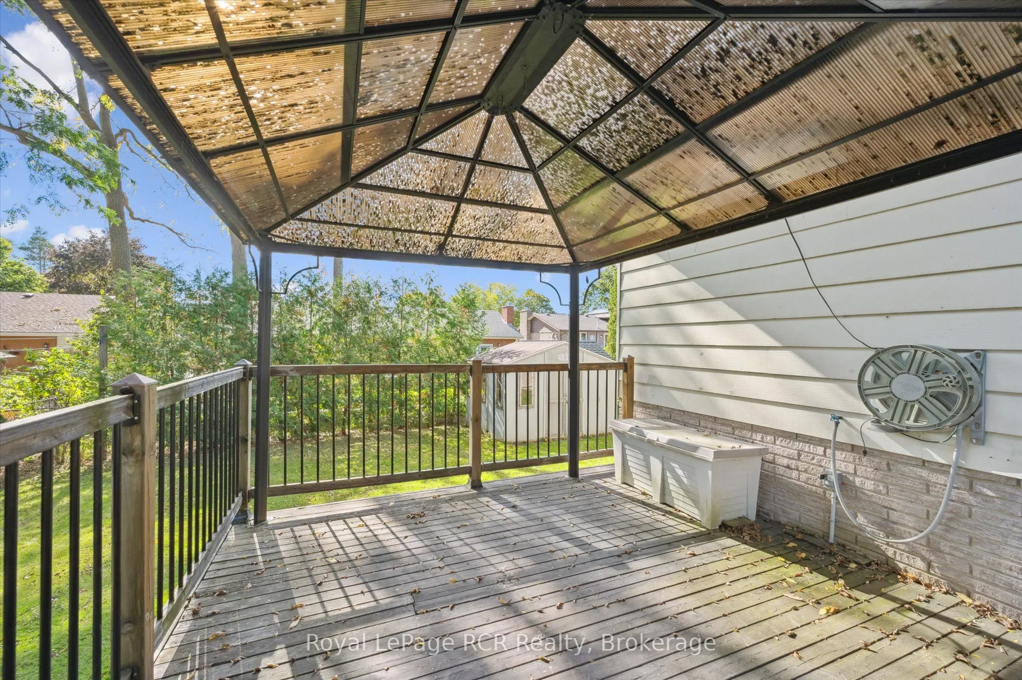 551 Oakview Crescent