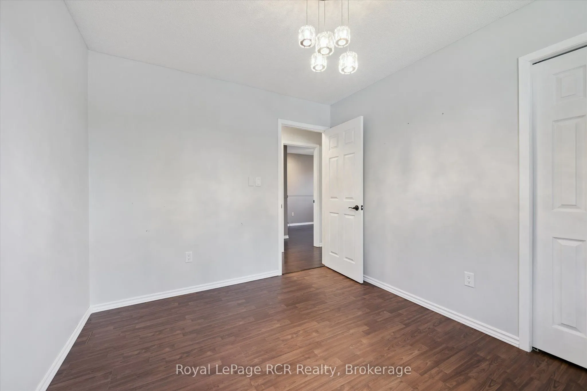 551 Oakview Crescent