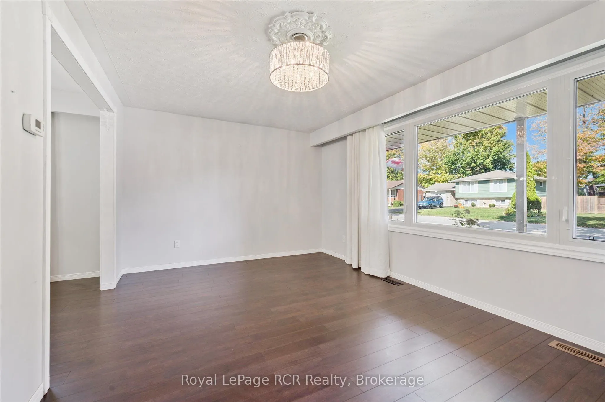 551 Oakview Crescent