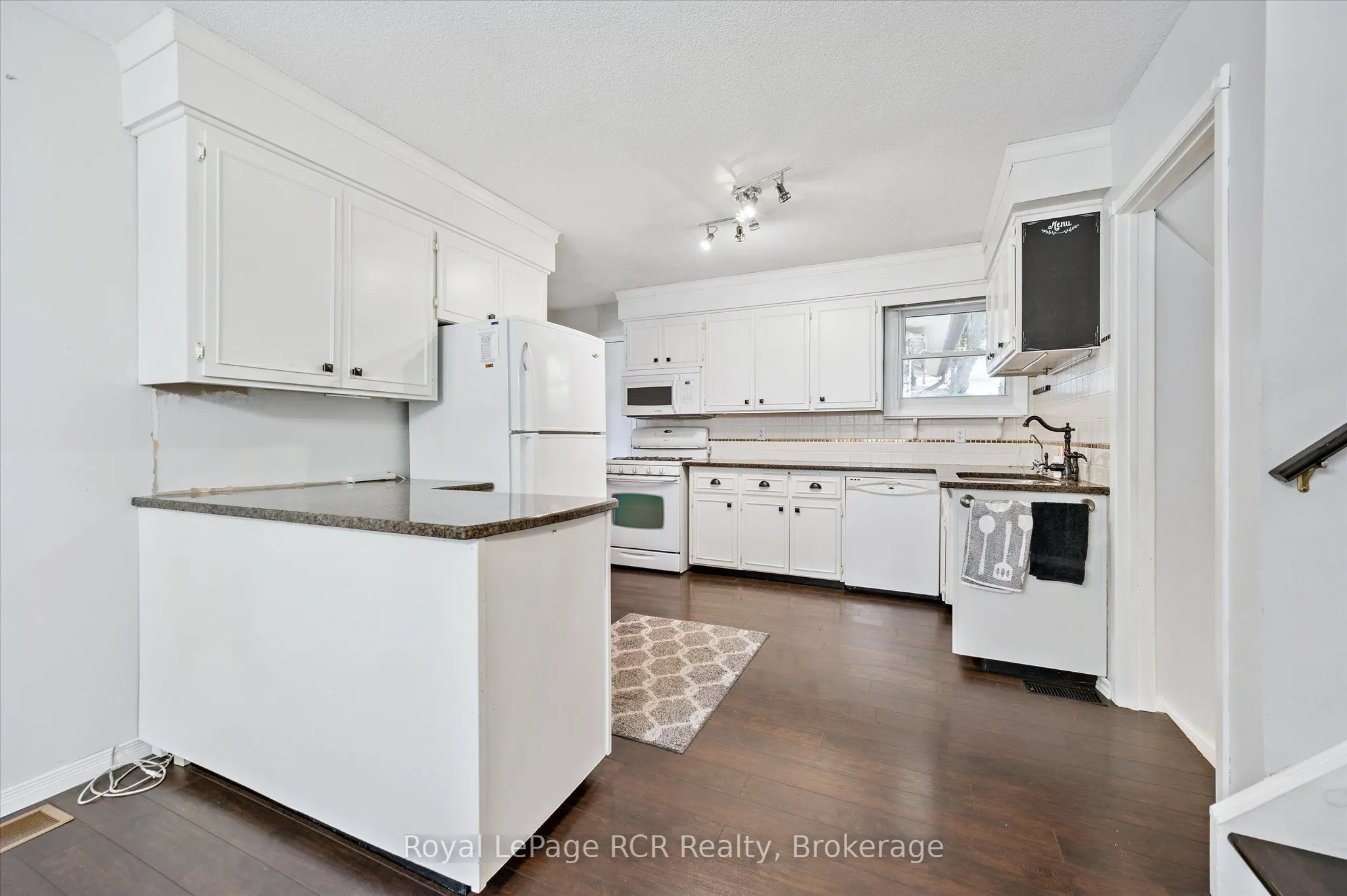 551 Oakview Crescent