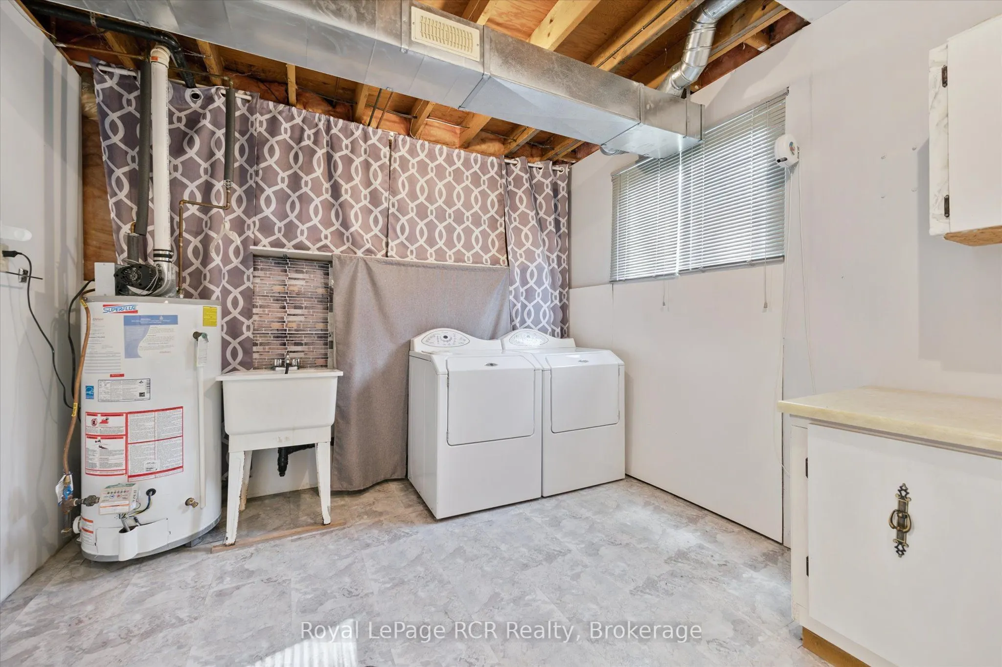 551 Oakview Crescent