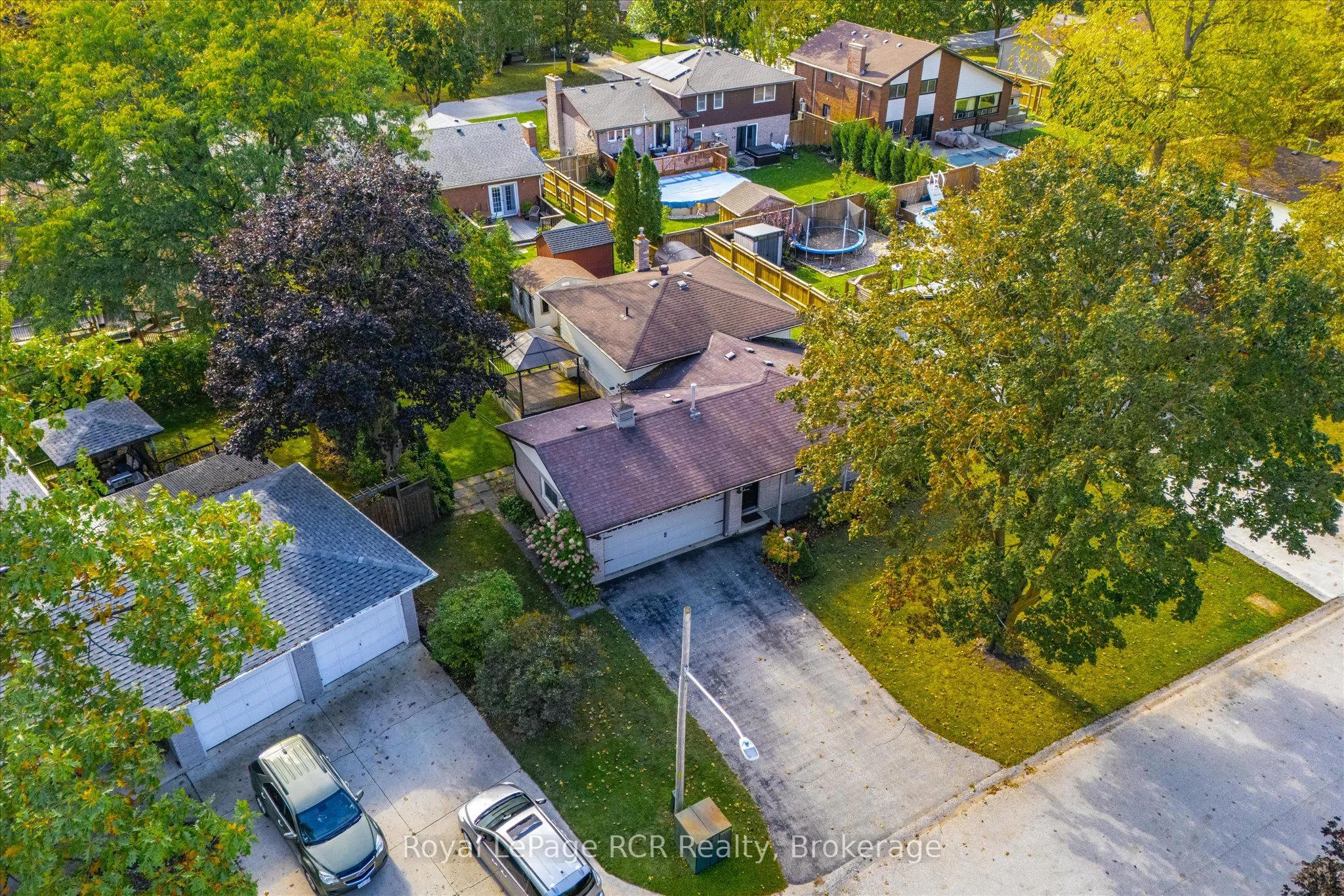 551 Oakview Crescent