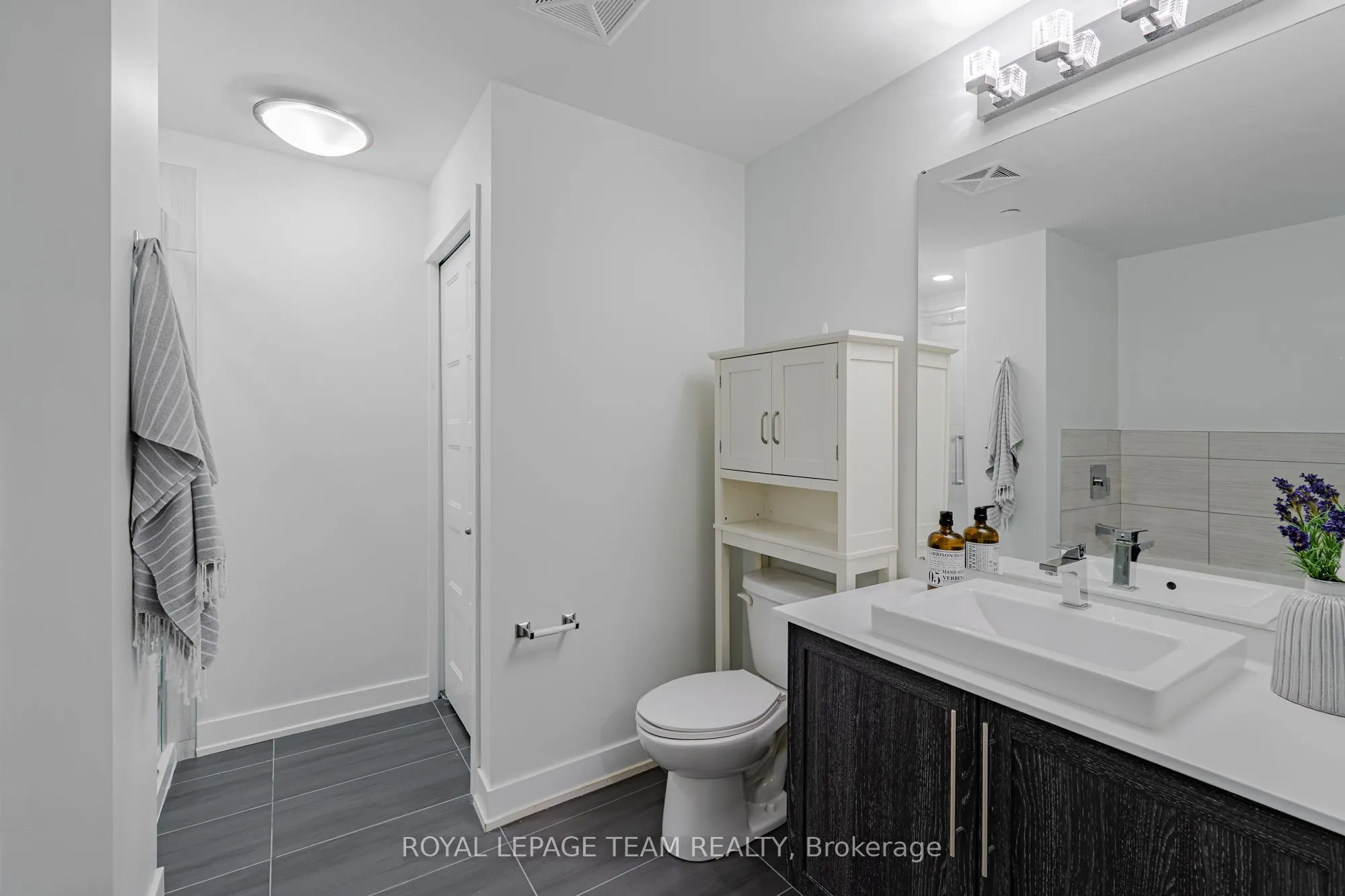 200 Inlet Private, #1106