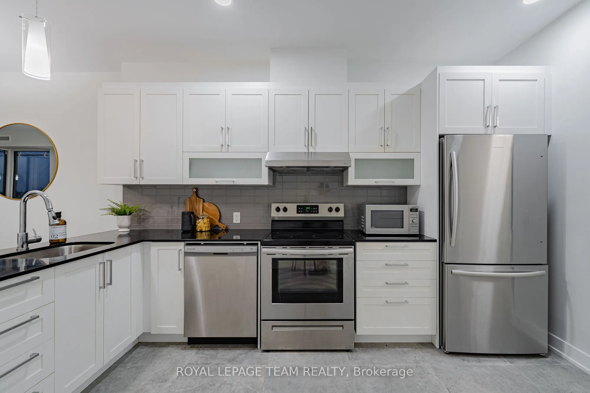 200 Inlet Private, #1106
