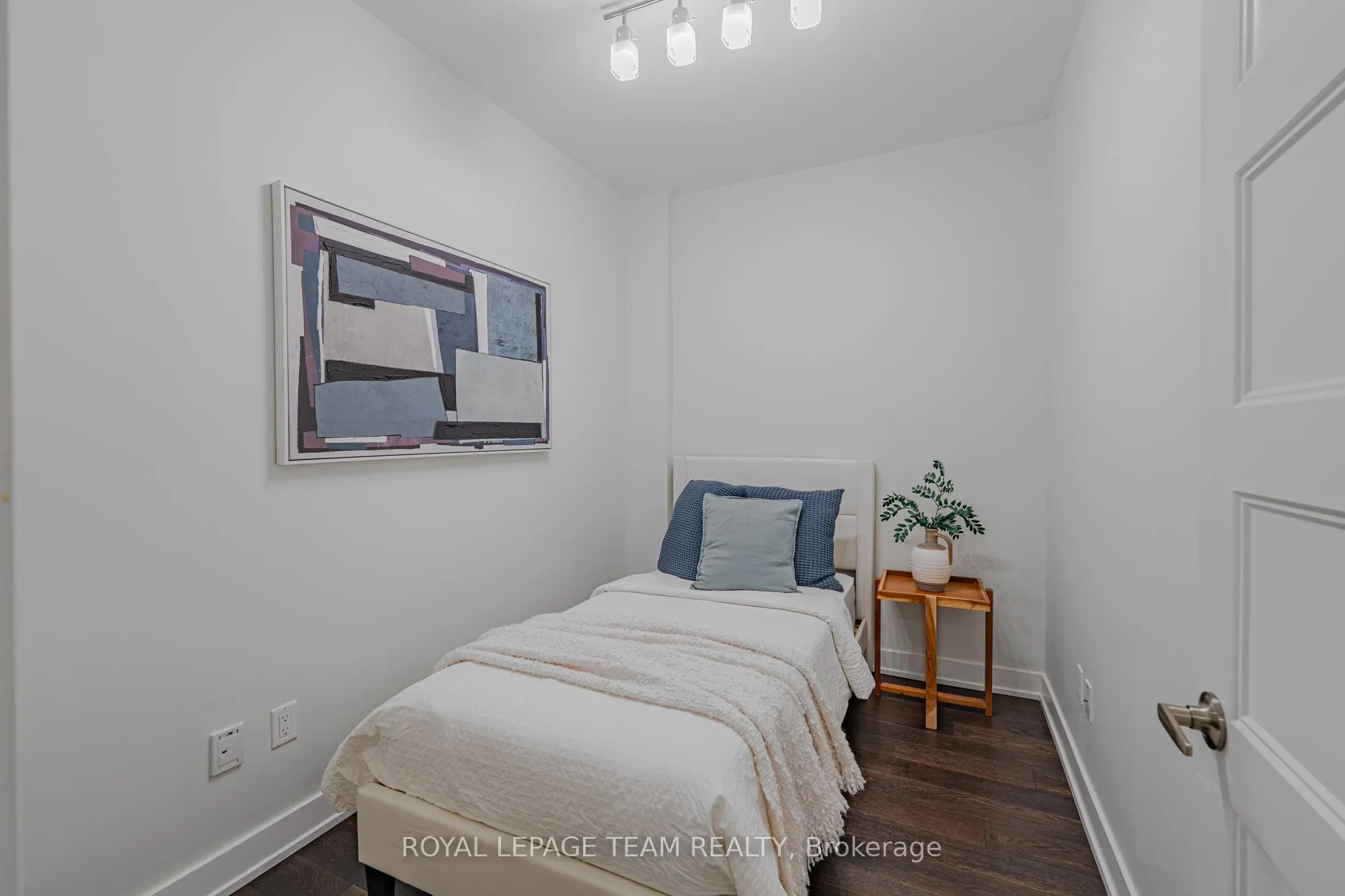 200 Inlet Private, #1106