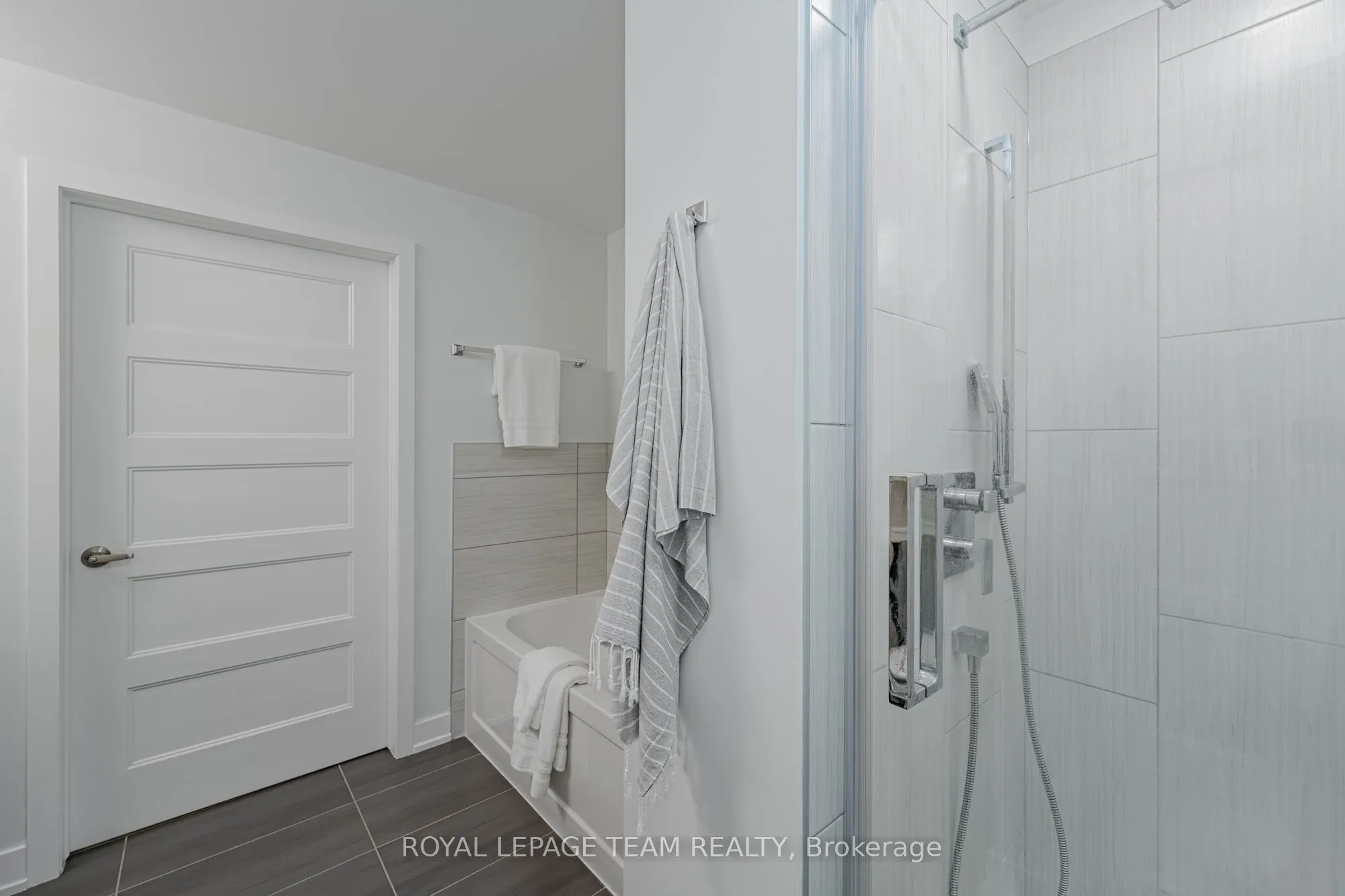200 Inlet Private, #1106