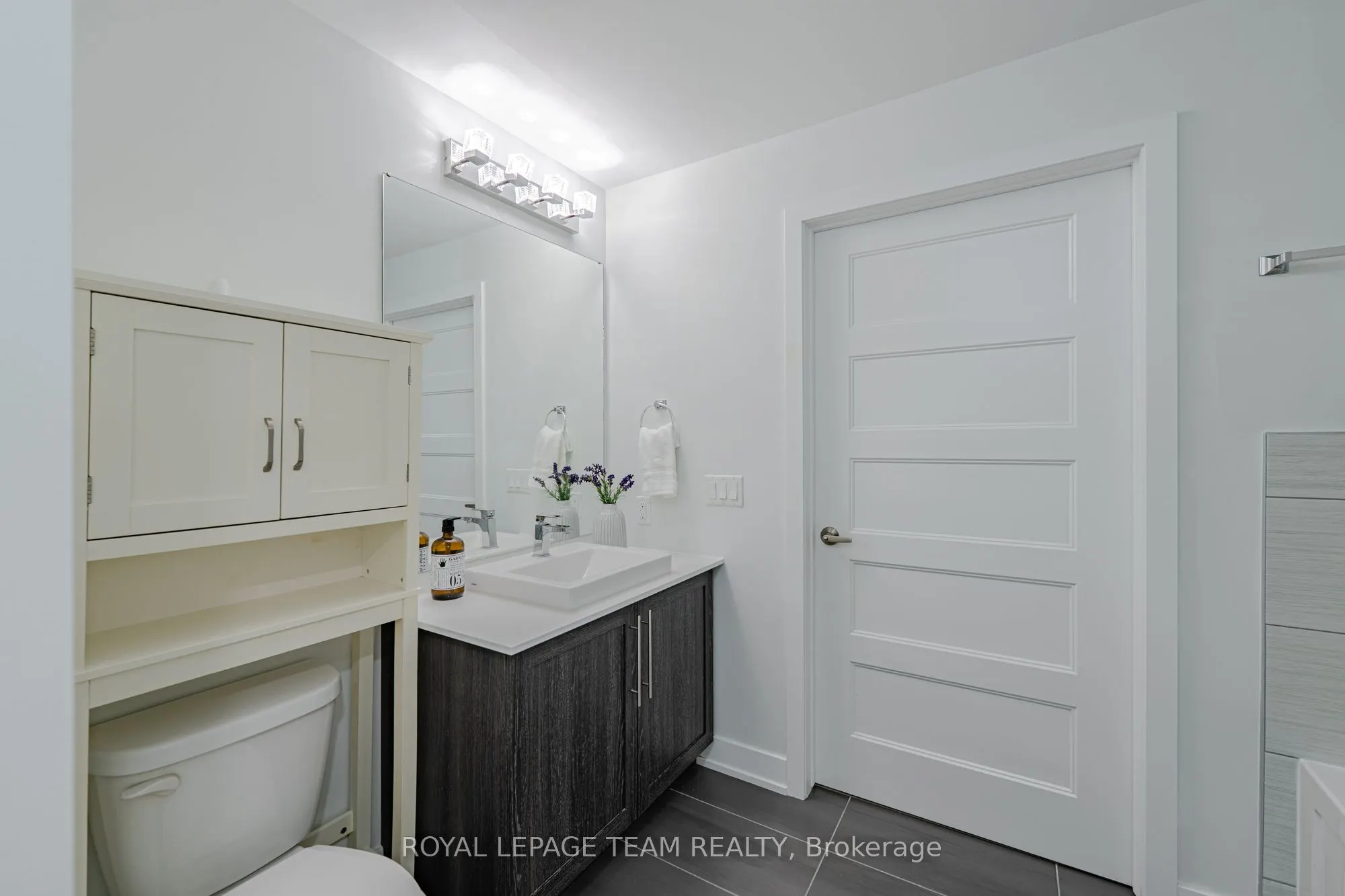 200 Inlet Private, #1106