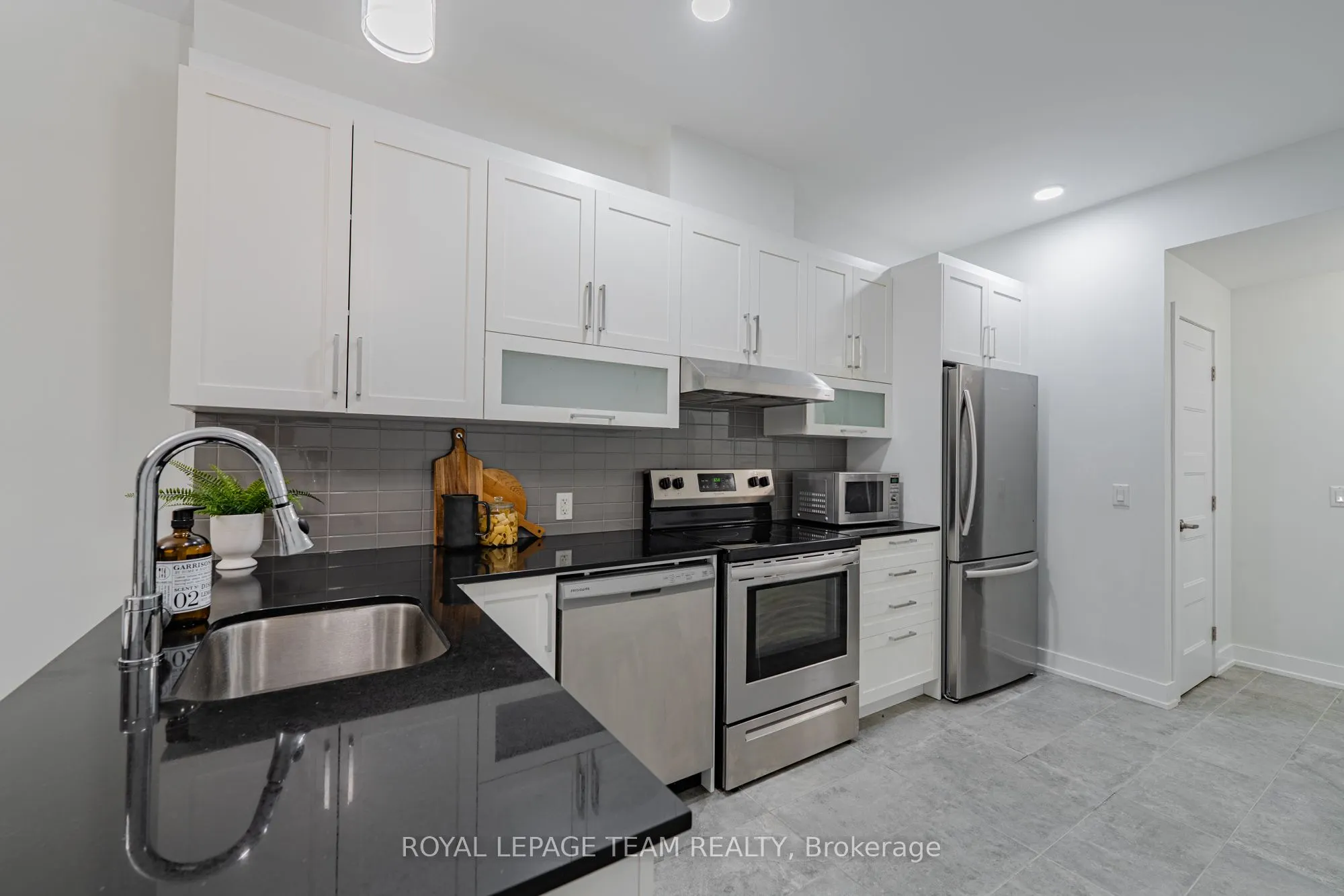 200 Inlet Private, #1106