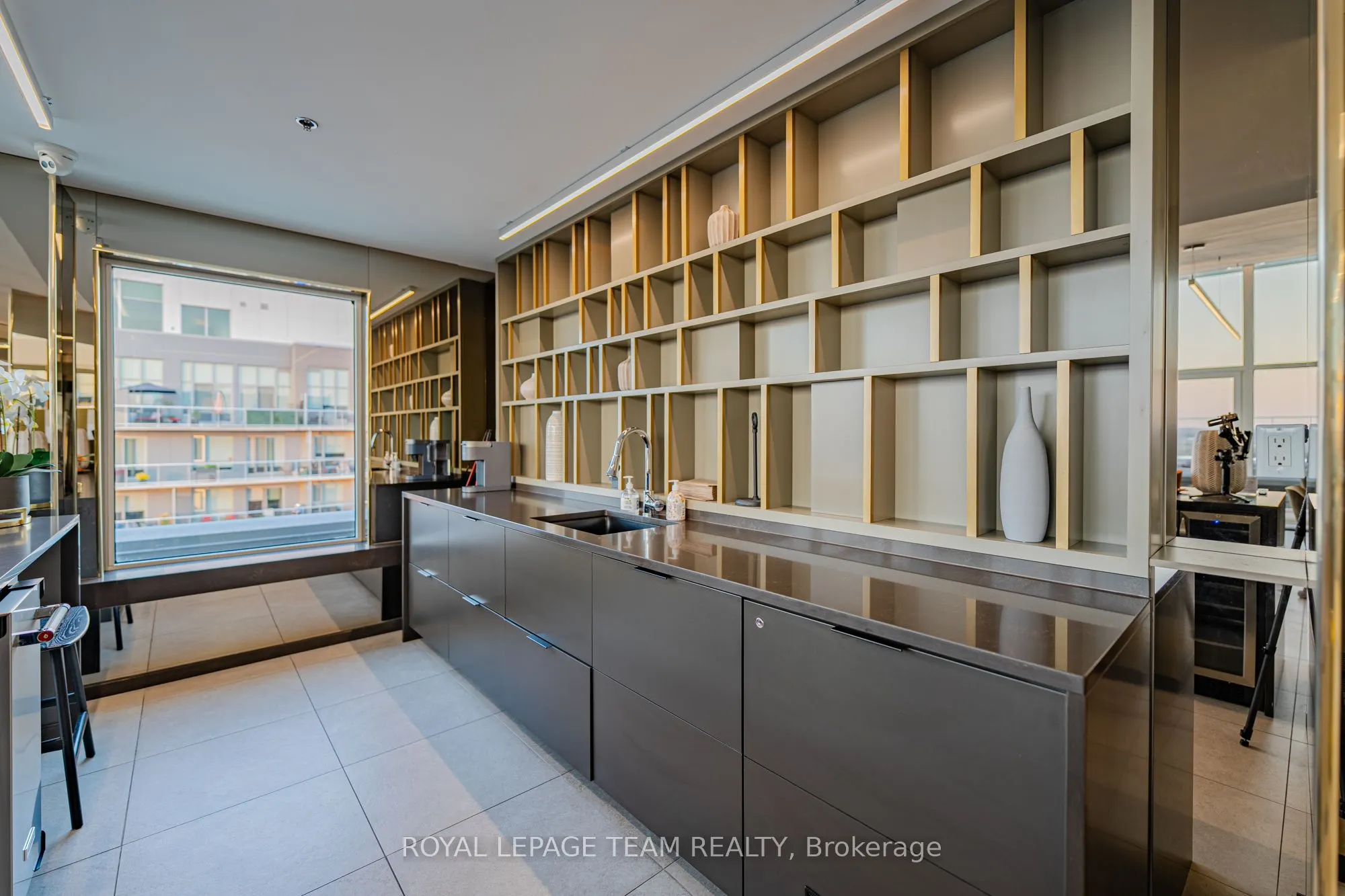 200 Inlet Private, #1106