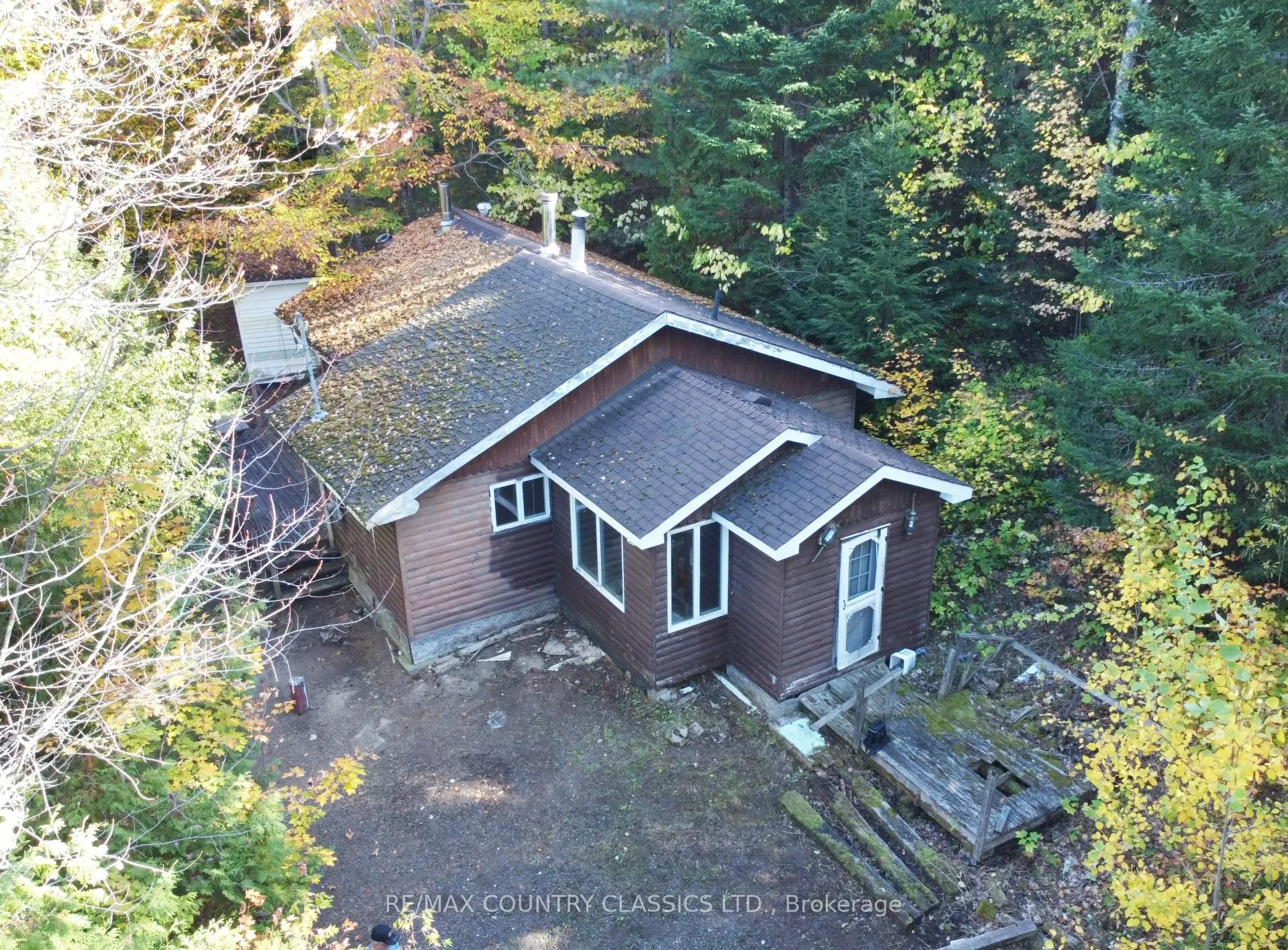 1785 Kamaniskeg Lake Road
