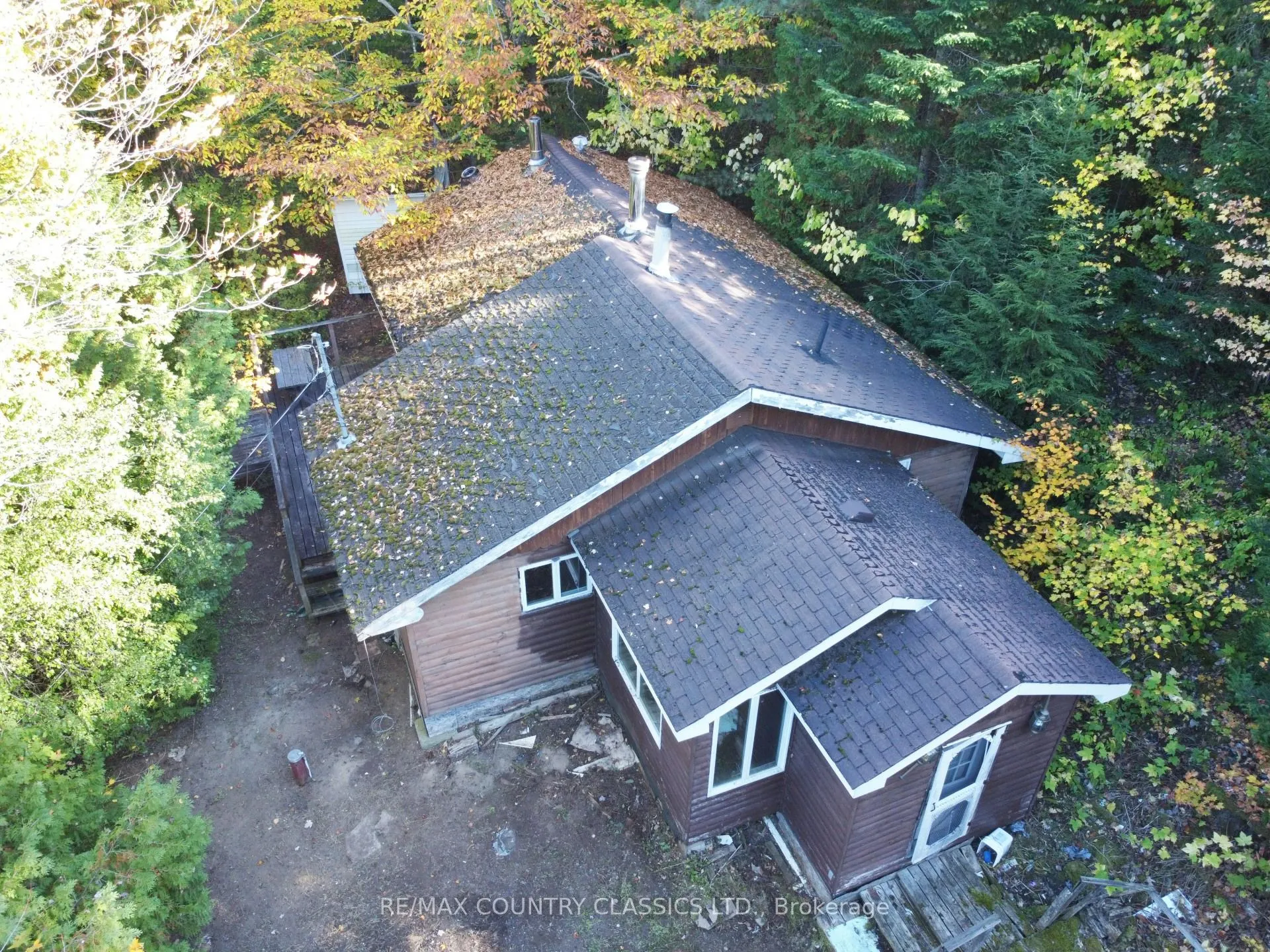 1785 Kamaniskeg Lake Road