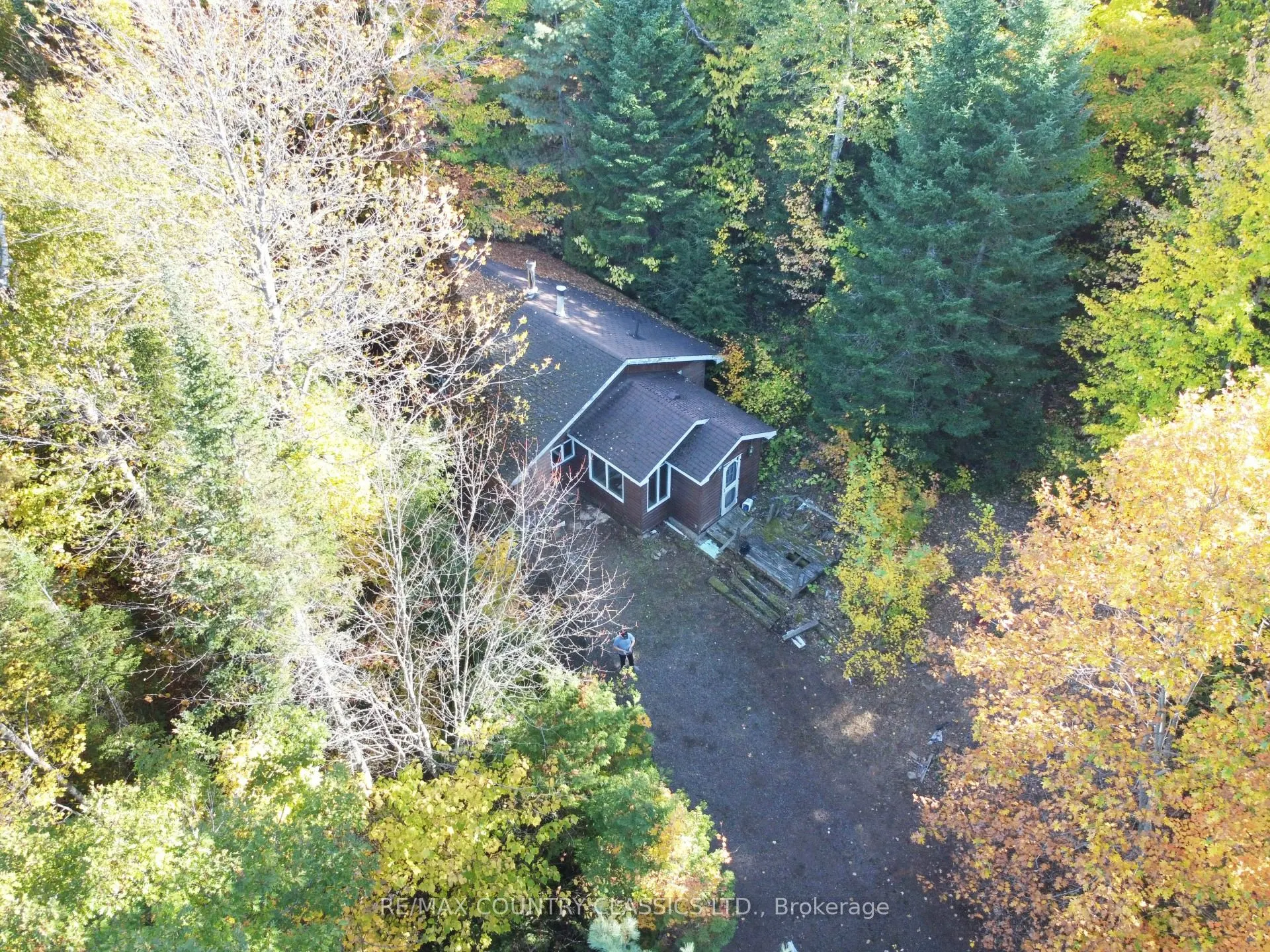 1785 Kamaniskeg Lake Road