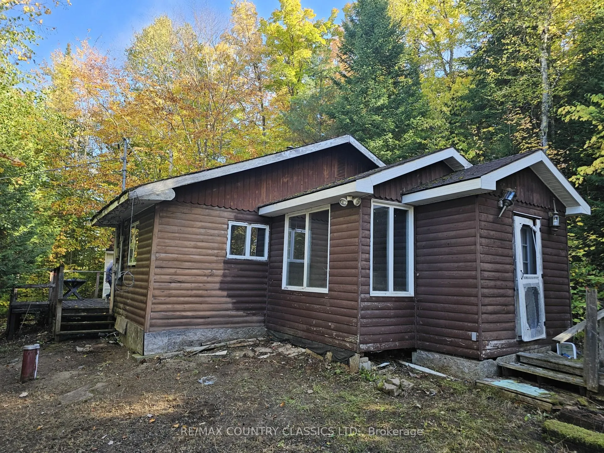 1785 Kamaniskeg Lake Road