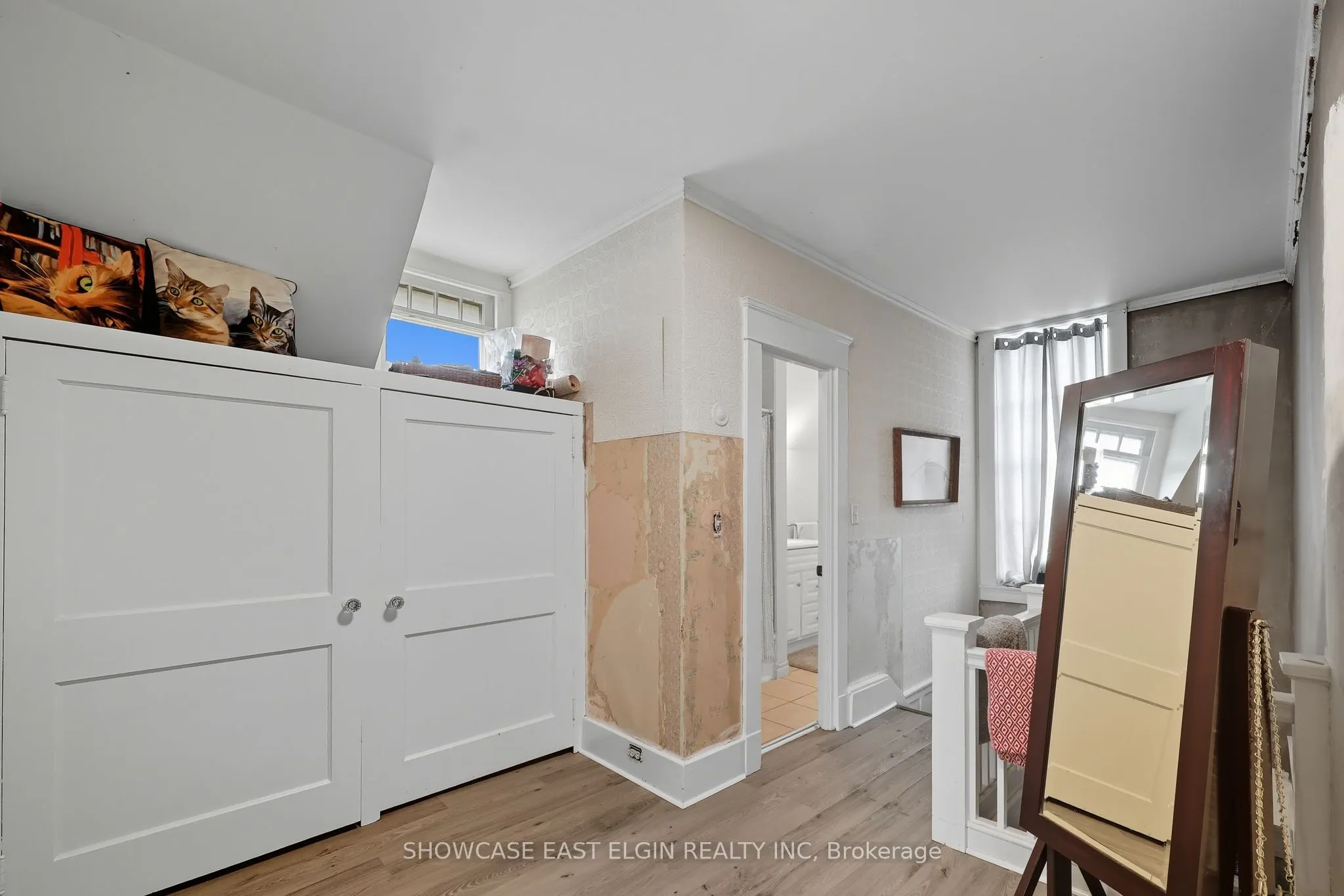 354 Talbot Street W
