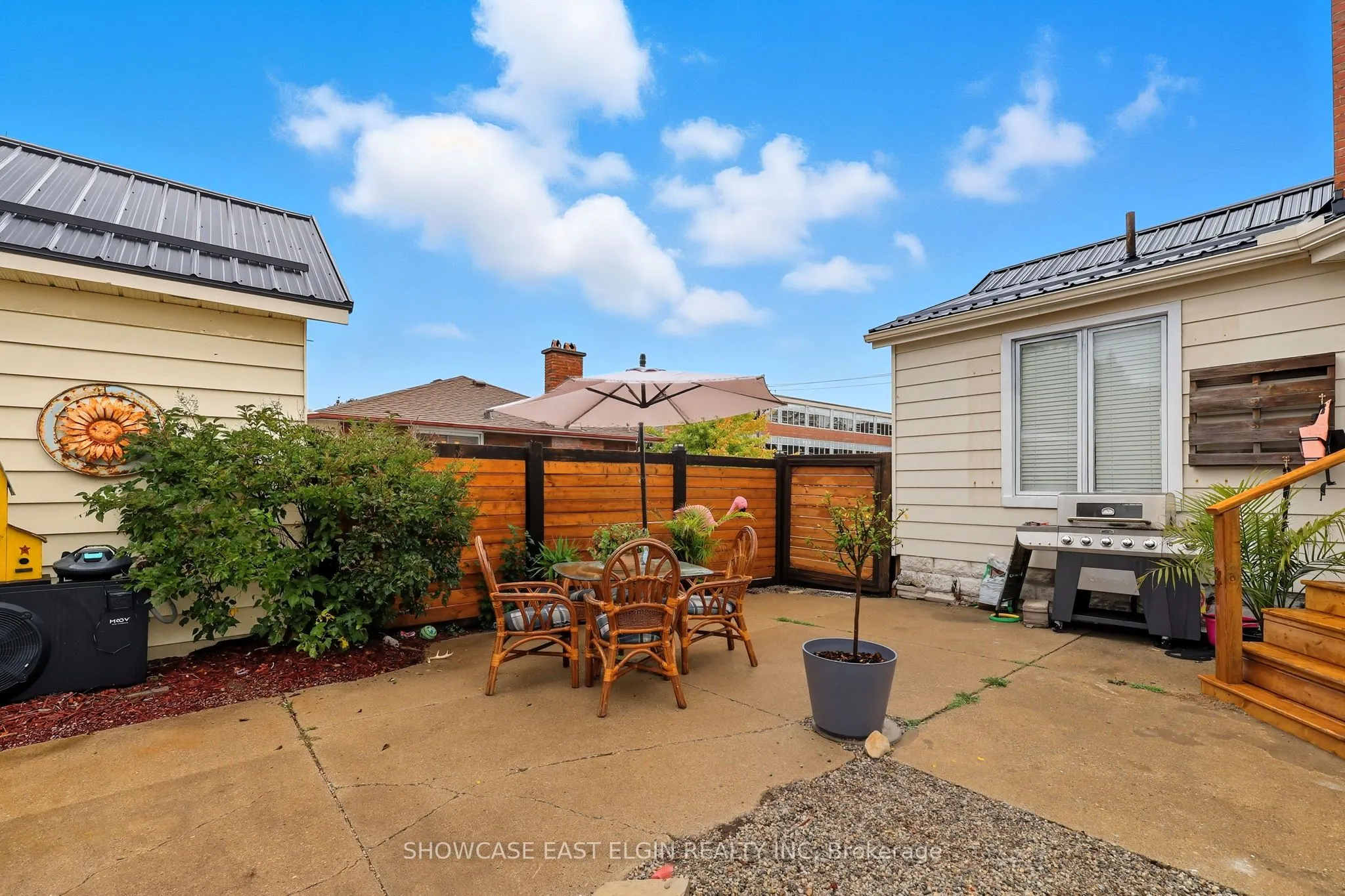 354 Talbot Street W