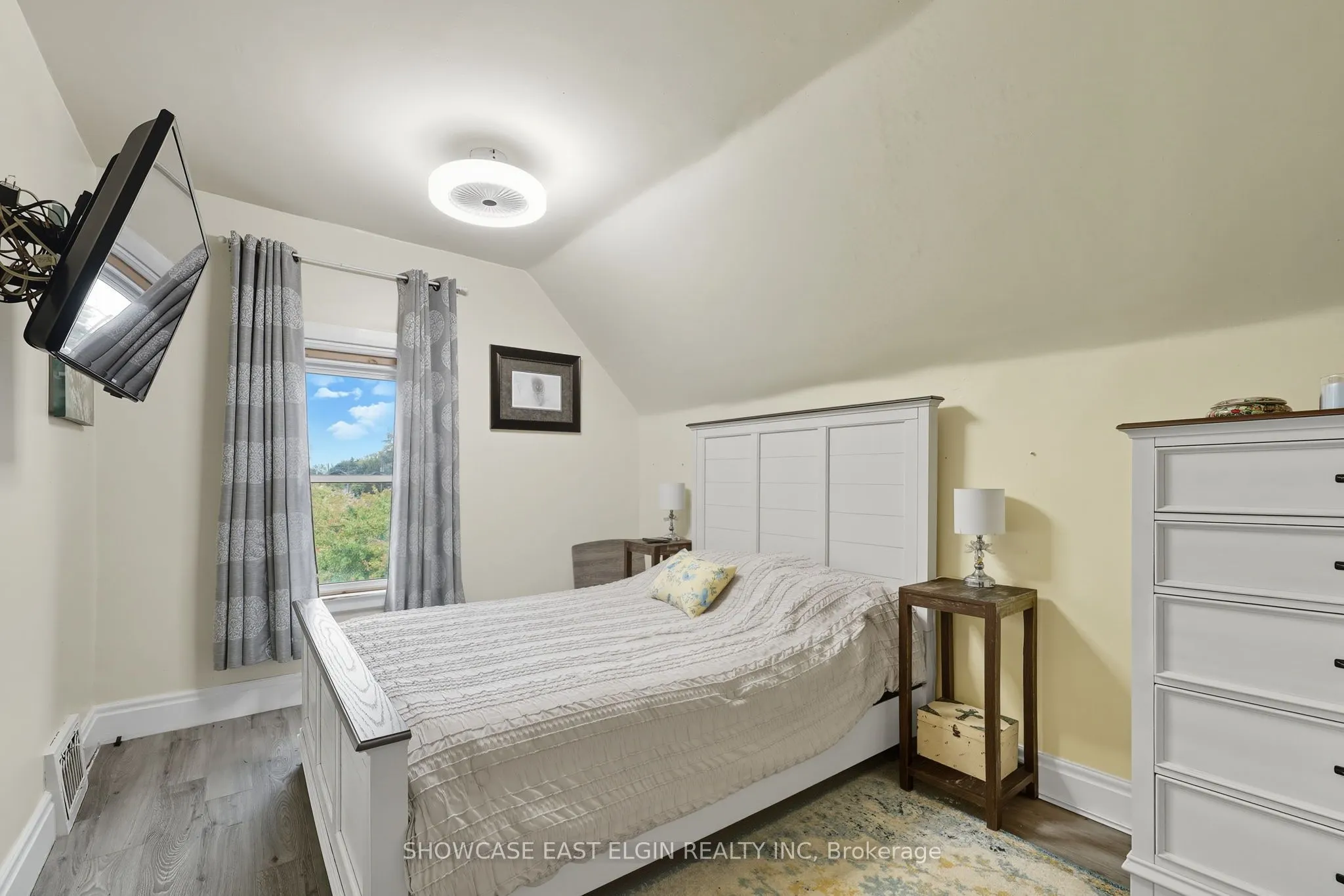 354 Talbot Street W