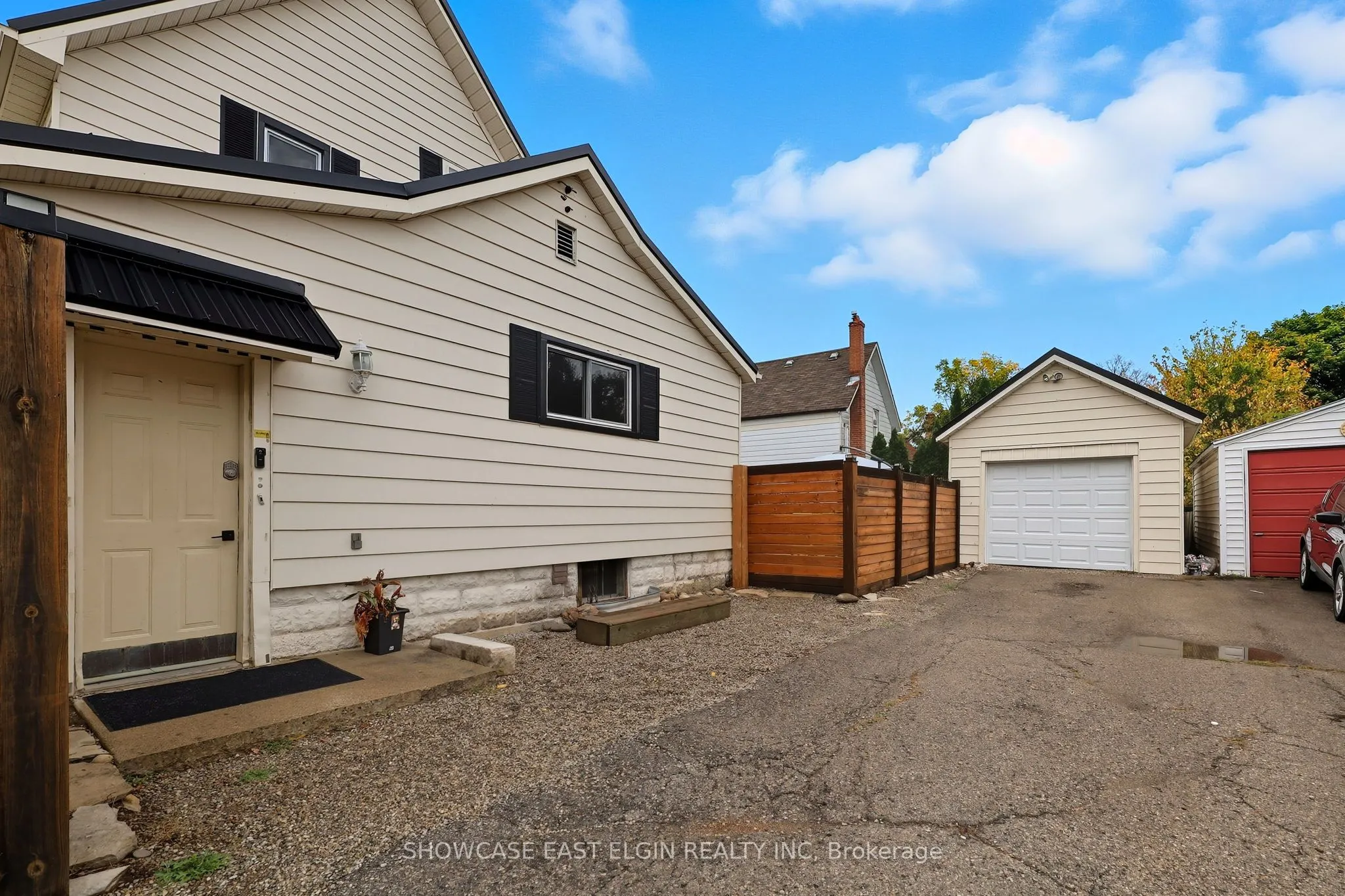 354 Talbot Street W