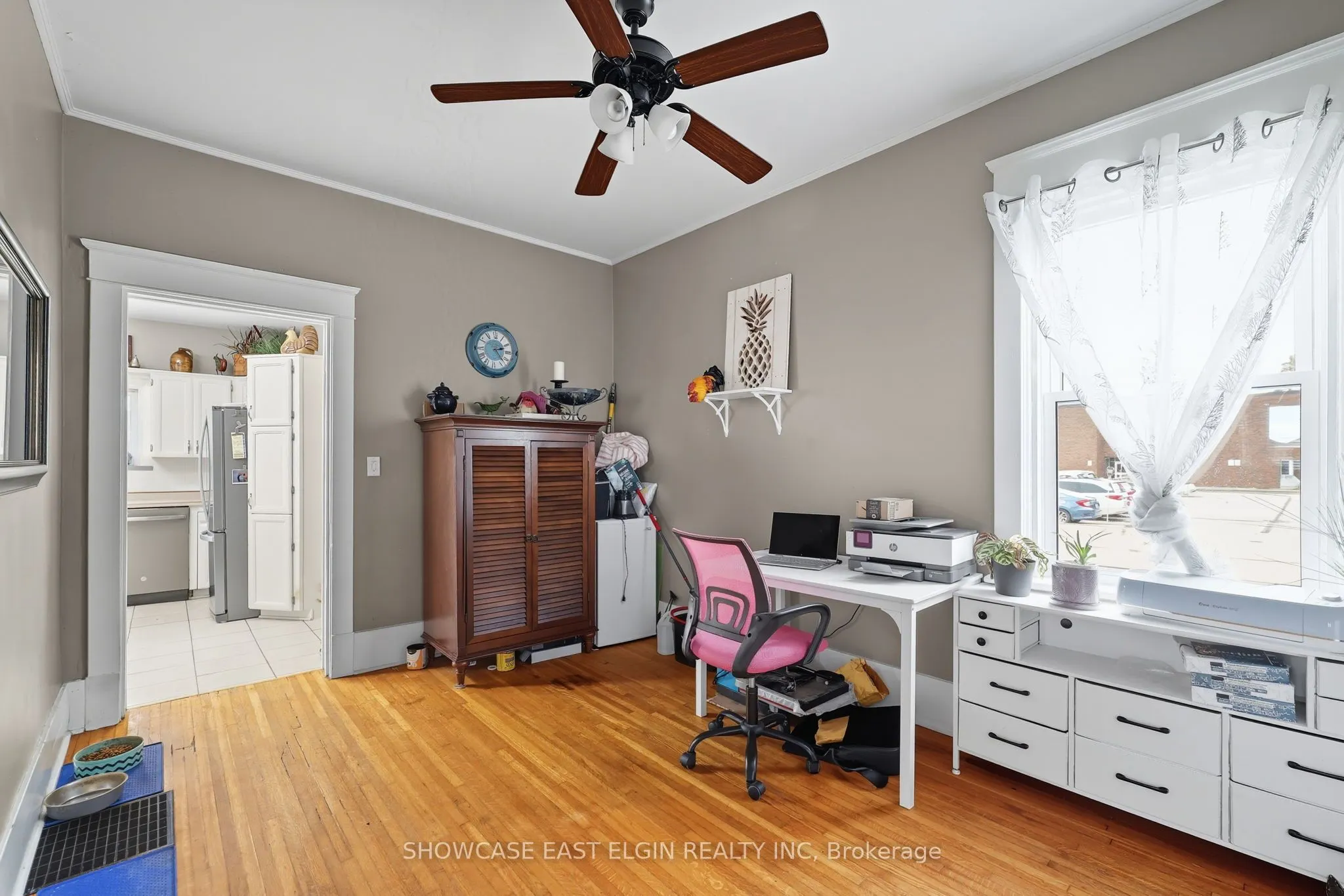 354 Talbot Street W